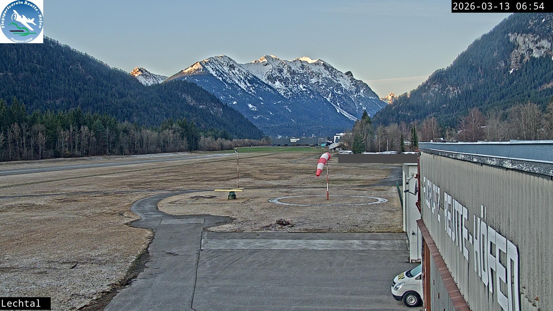 Archived image Webcam Hoefen airport, Tyrol