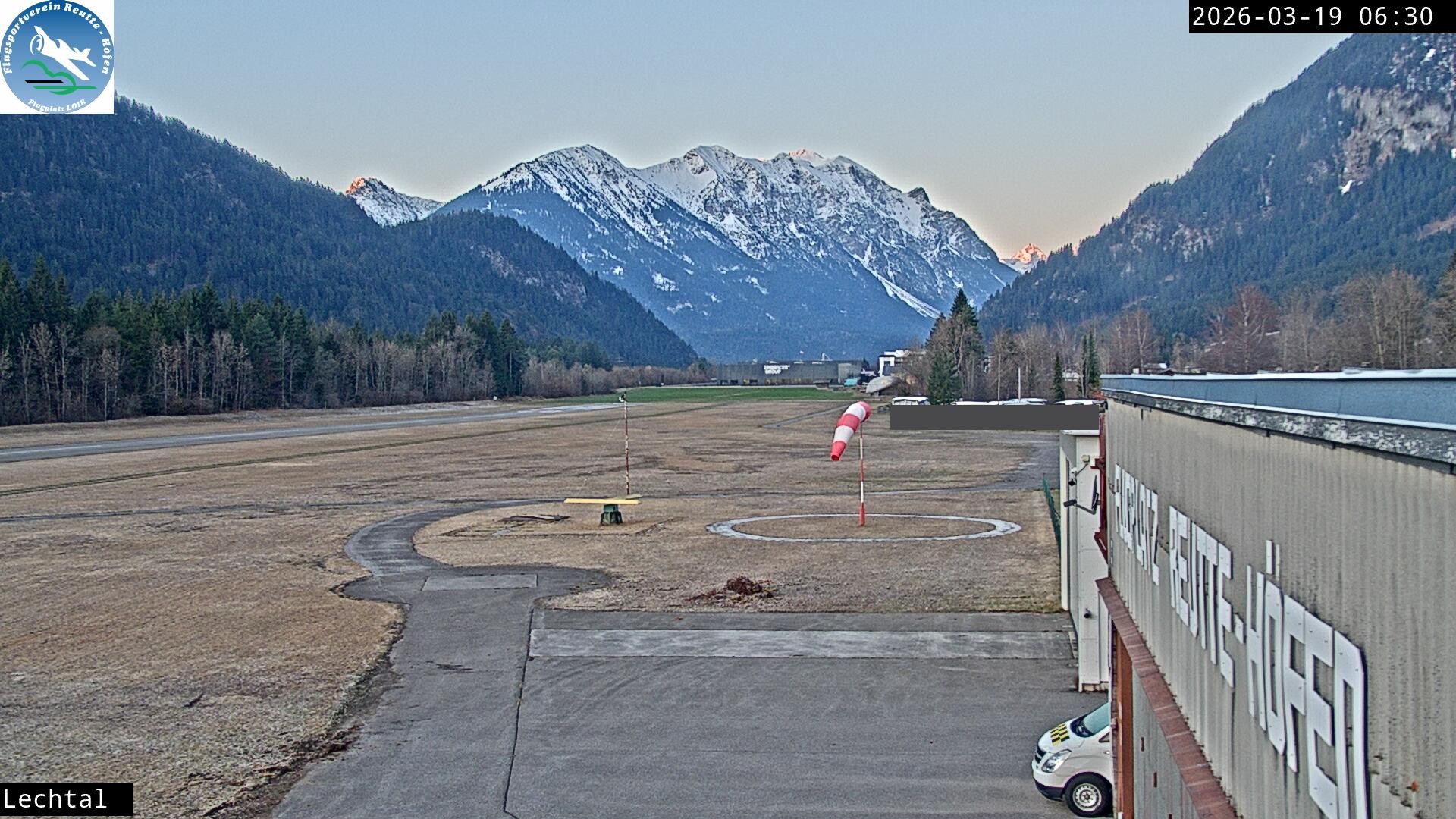 Archiv Foto Webcam Flugplatz Höfen, Tirol