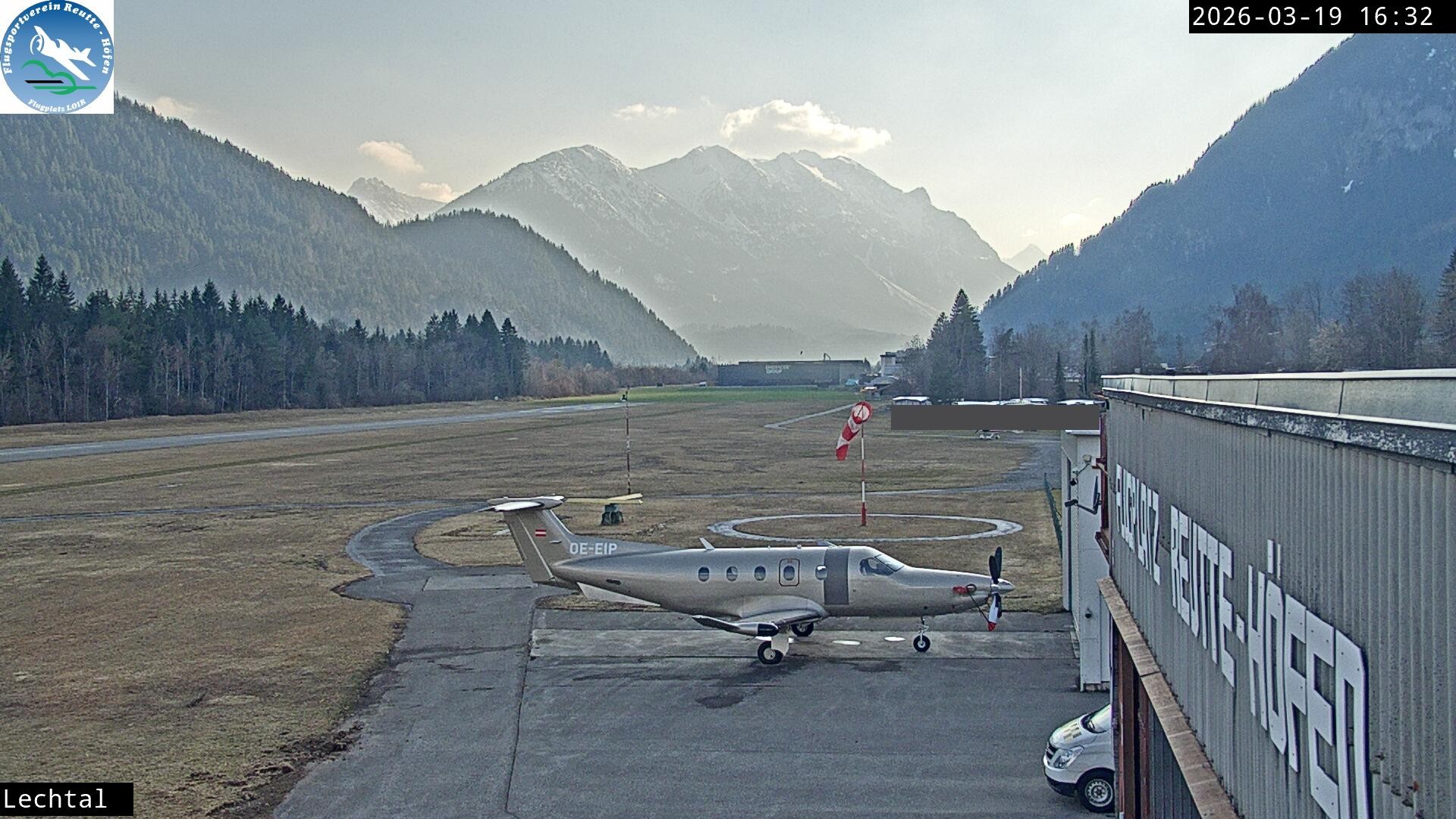 Archived image Webcam Hoefen airport, Tyrol