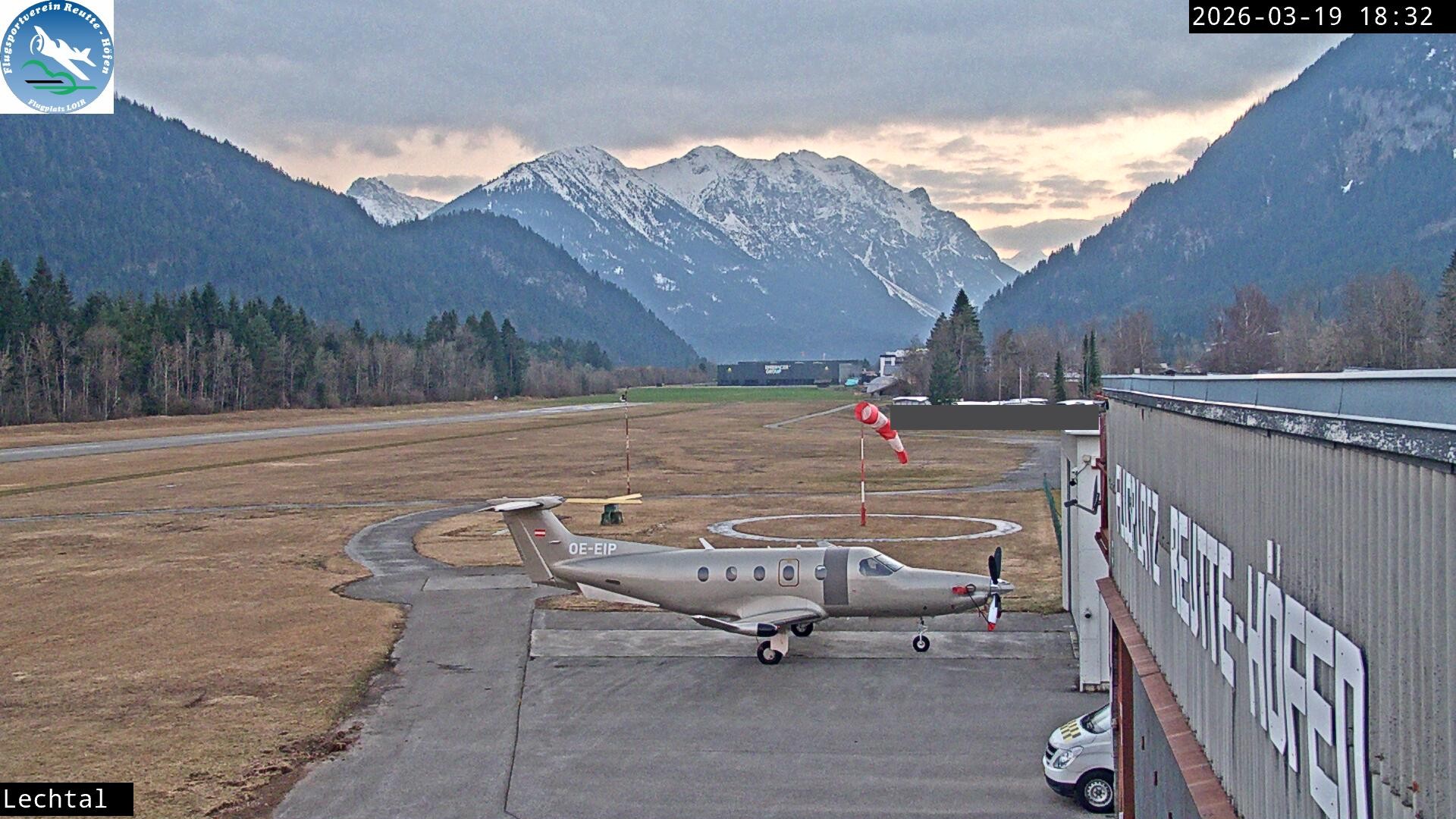 Archived image Webcam Hoefen airport, Tyrol