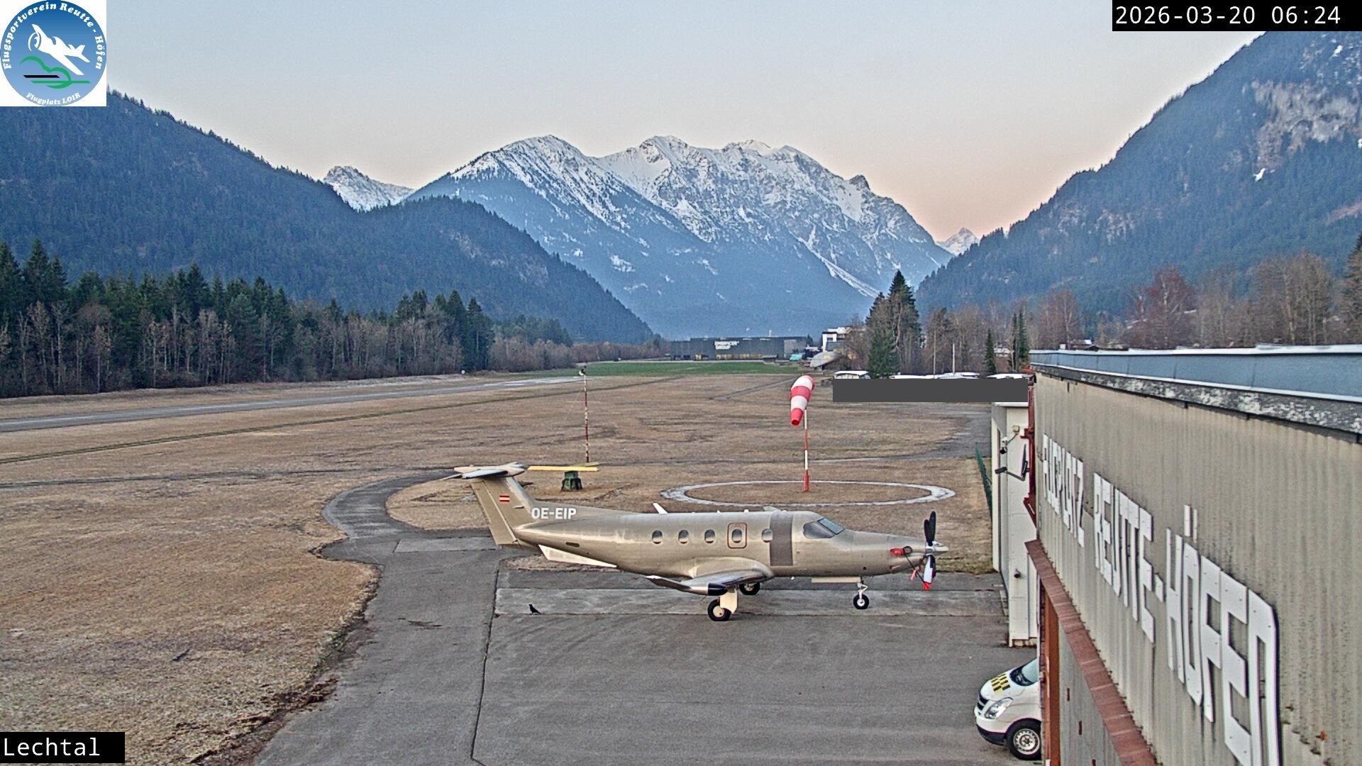 Archived image Webcam Hoefen airport, Tyrol