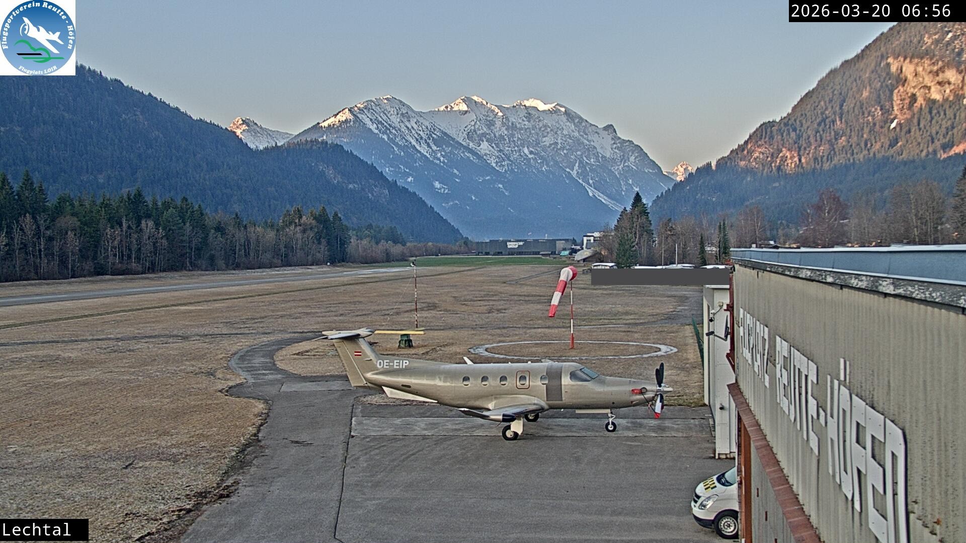 Archived image Webcam Hoefen airport, Tyrol