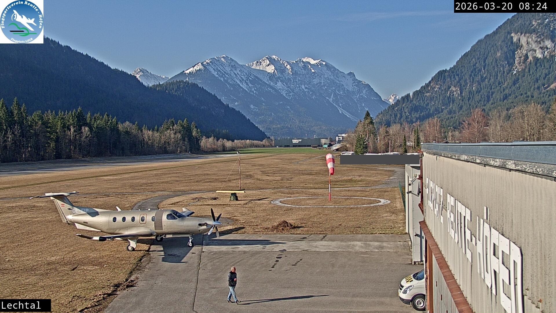 Archived image Webcam Hoefen airport, Tyrol