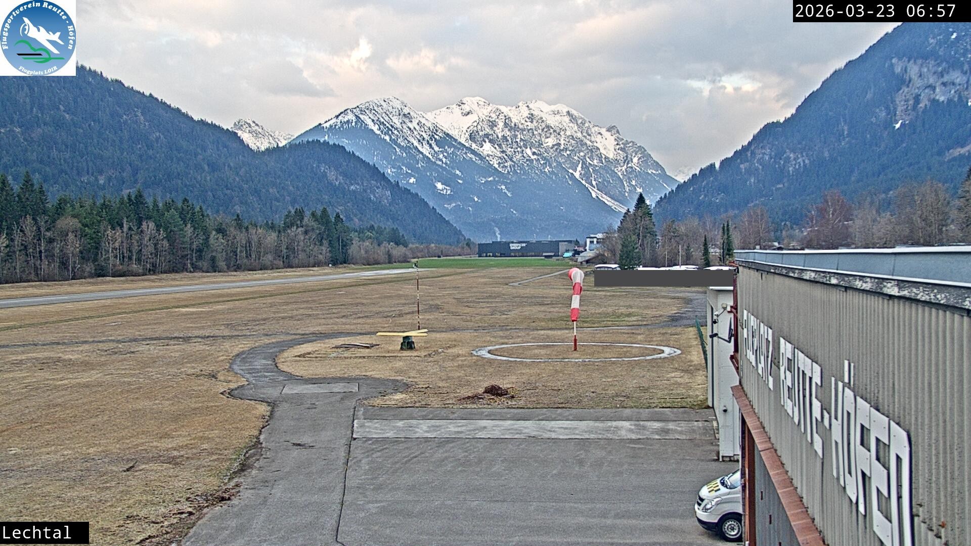 Archived image Webcam Hoefen airport, Tyrol