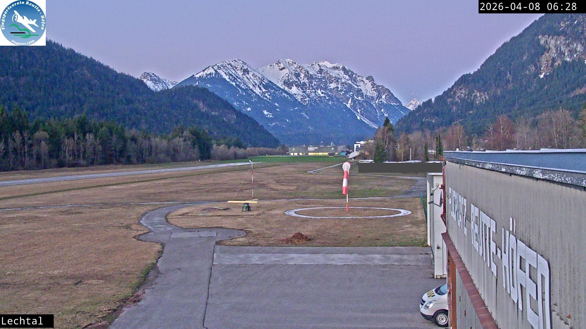 Archived image Webcam Hoefen airport, Tyrol