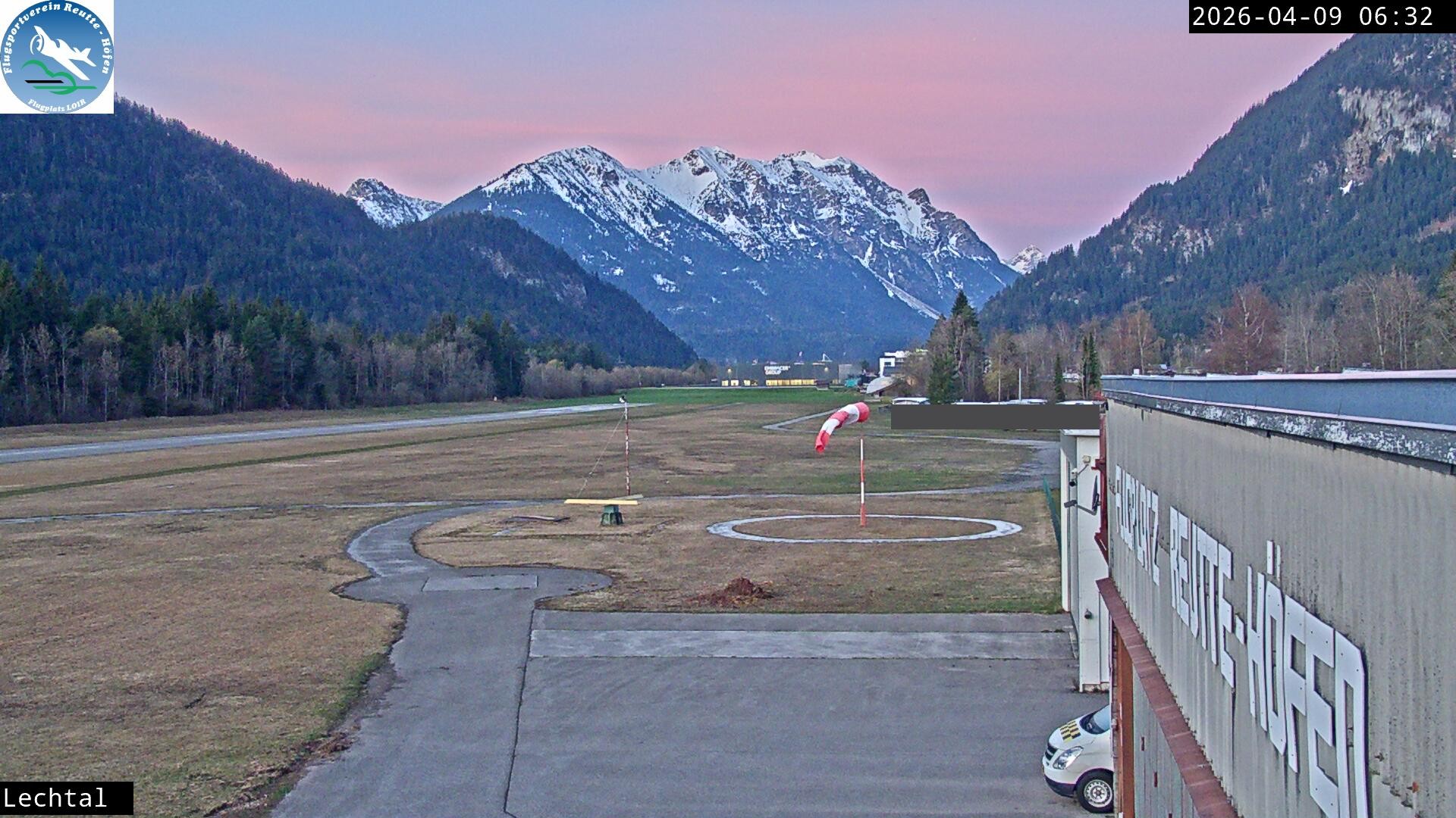 Archiv Foto Webcam Flugplatz Höfen, Tirol