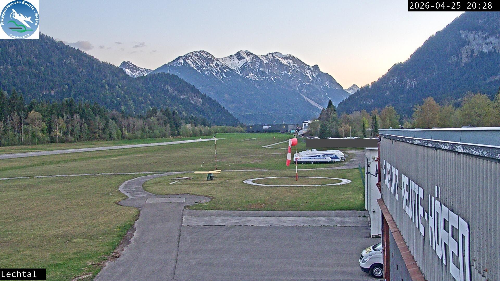 Archived image Webcam Hoefen airport, Tyrol