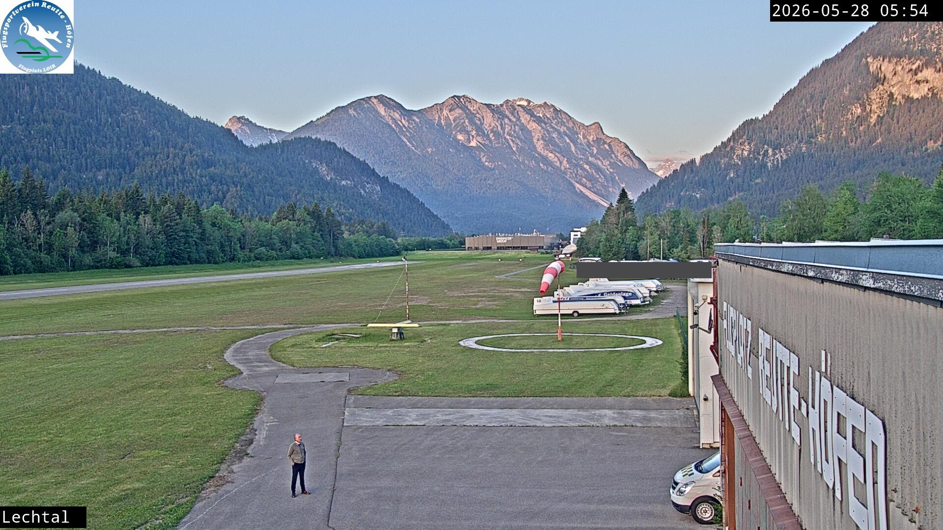 Archived image Webcam Hoefen airport, Tyrol