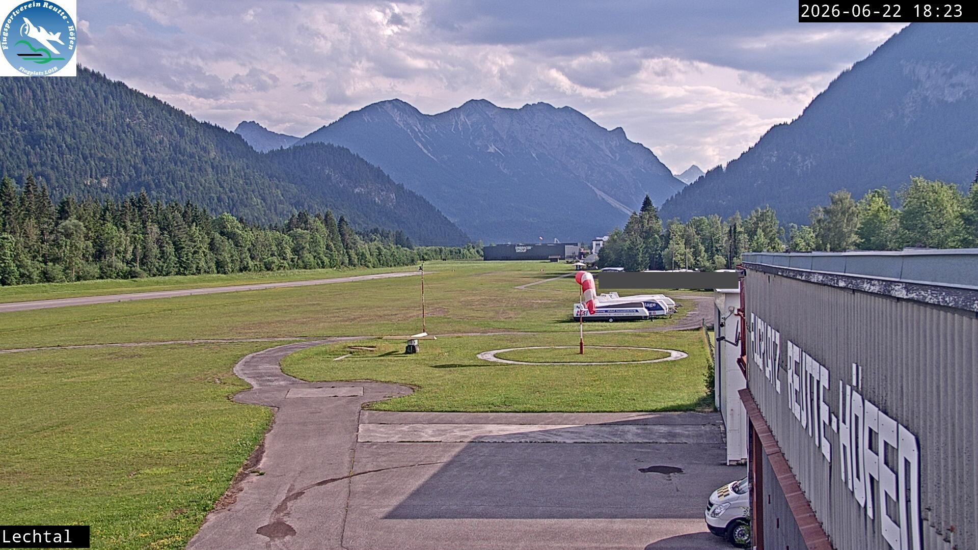 Archived image Webcam Hoefen airport, Tyrol
