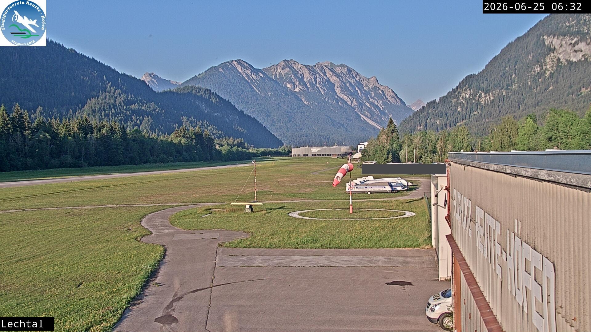 Archived image Webcam Hoefen airport, Tyrol
