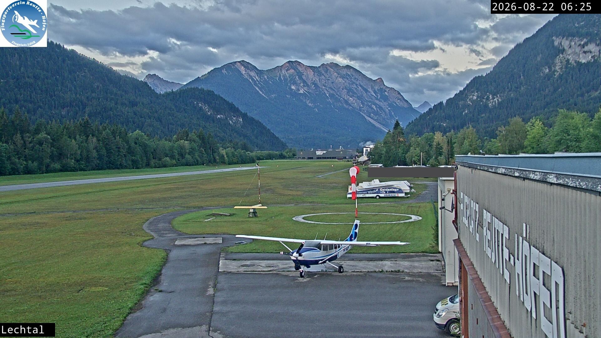 Archived image Webcam Hoefen airport, Tyrol