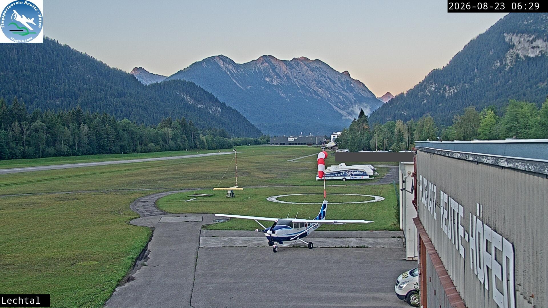 Archived image Webcam Hoefen airport, Tyrol