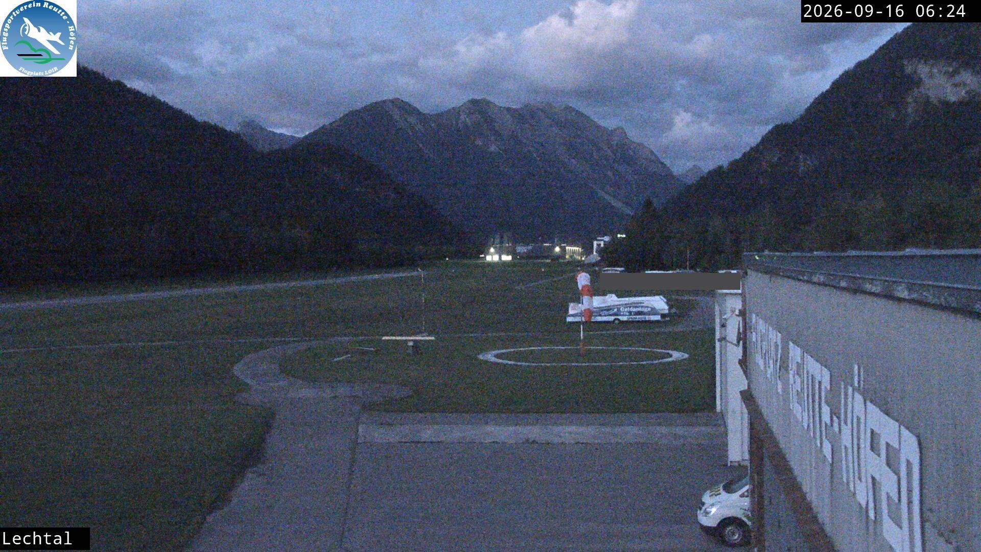 Archived image Webcam Hoefen airport, Tyrol