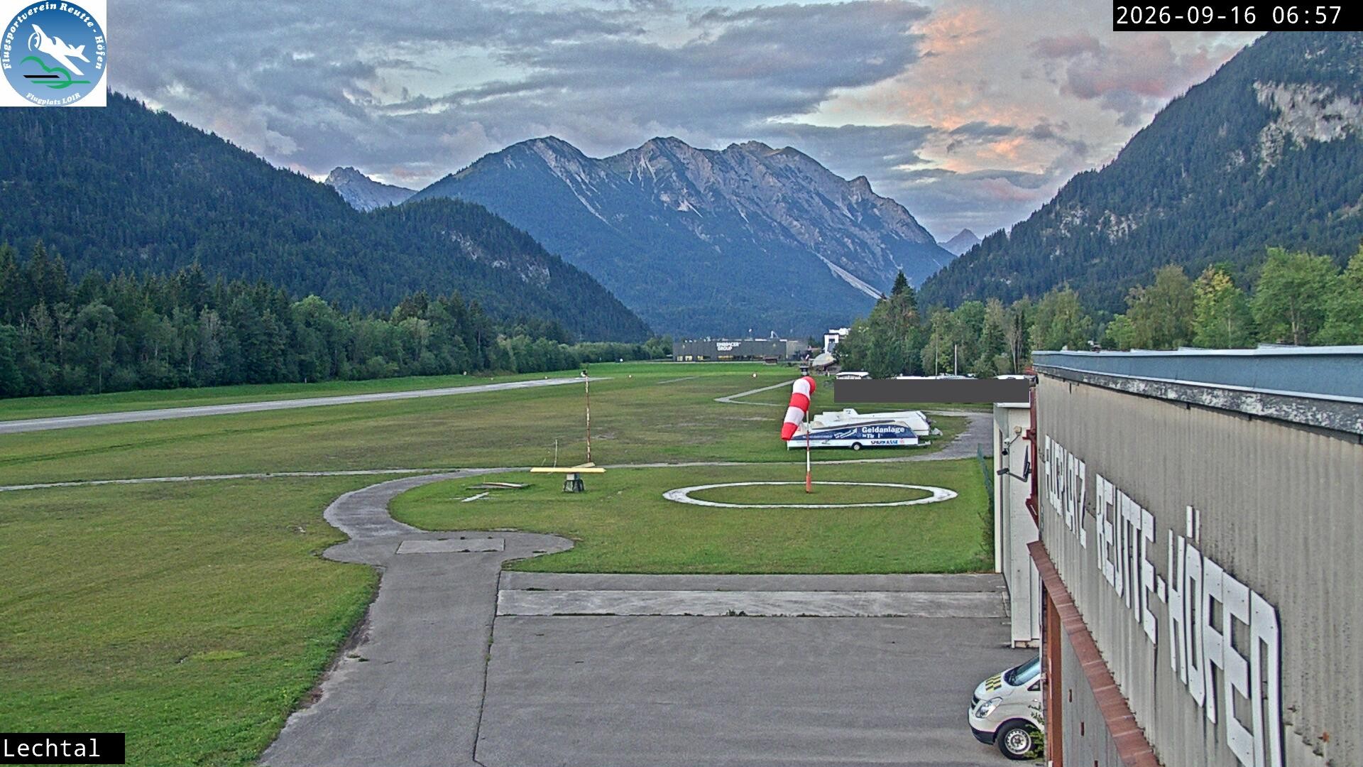 Archived image Webcam Hoefen airport, Tyrol