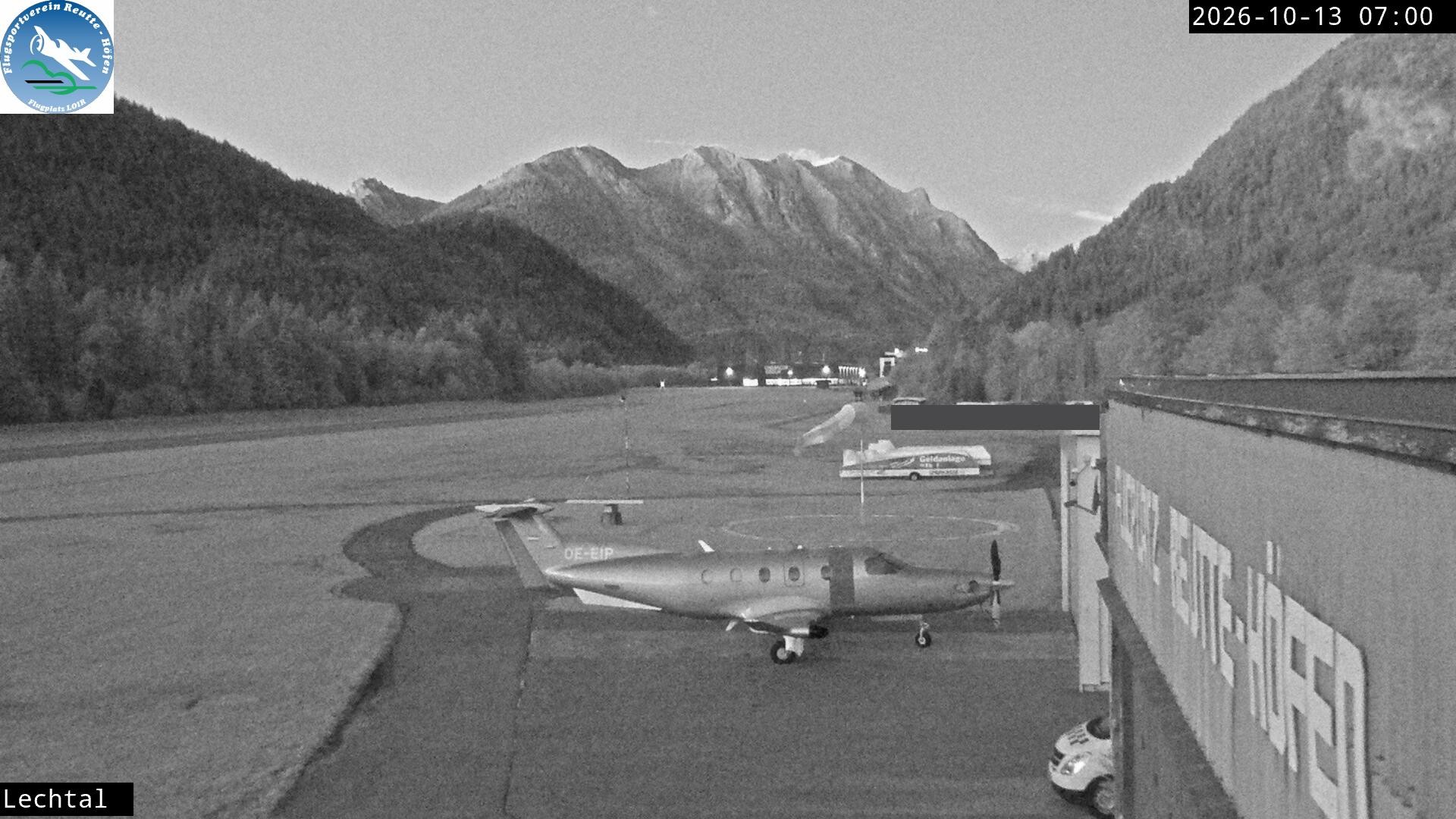 Archived image Webcam Hoefen airport, Tyrol
