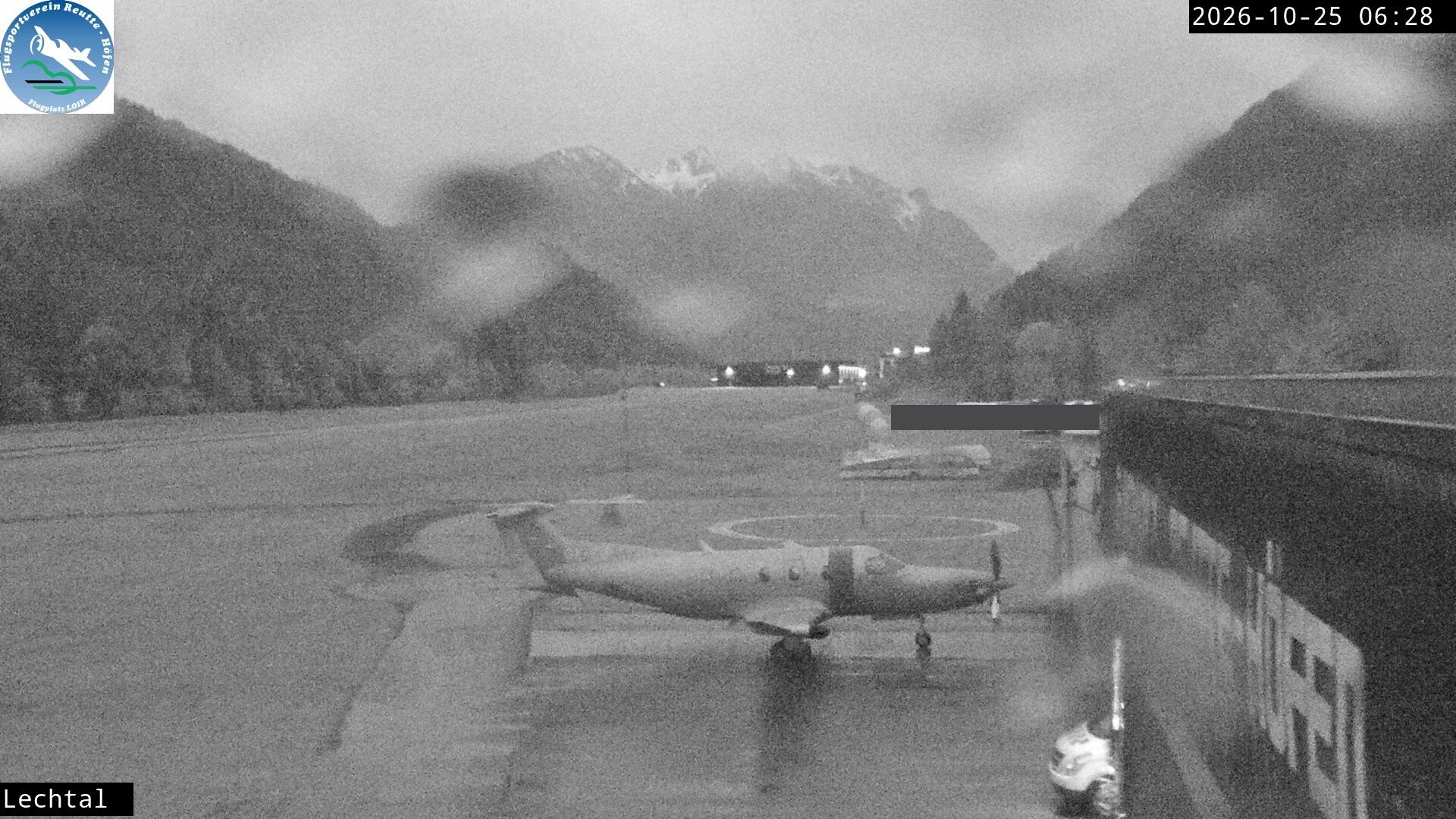 Archived image Webcam Hoefen airport, Tyrol
