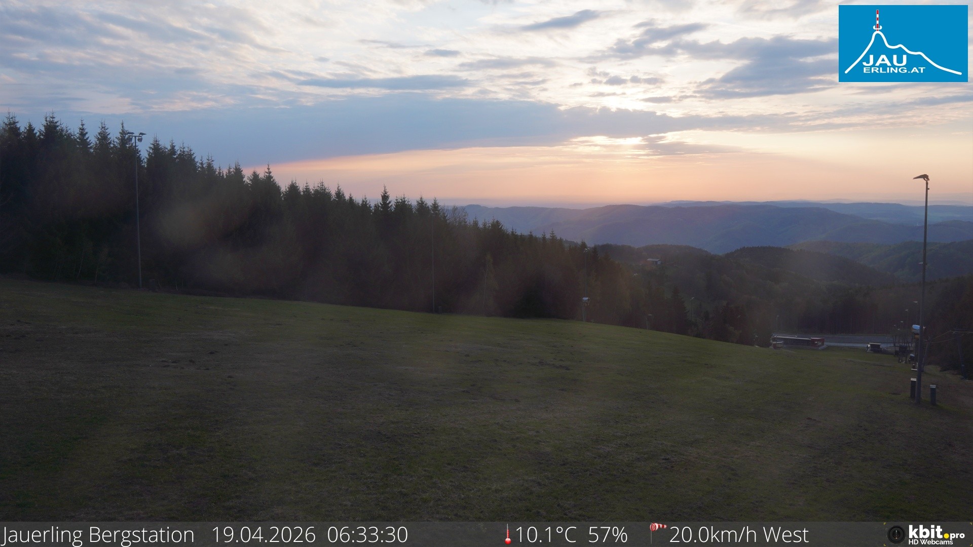 Archived image Webcam Panoramic view - mountain station Jauerling