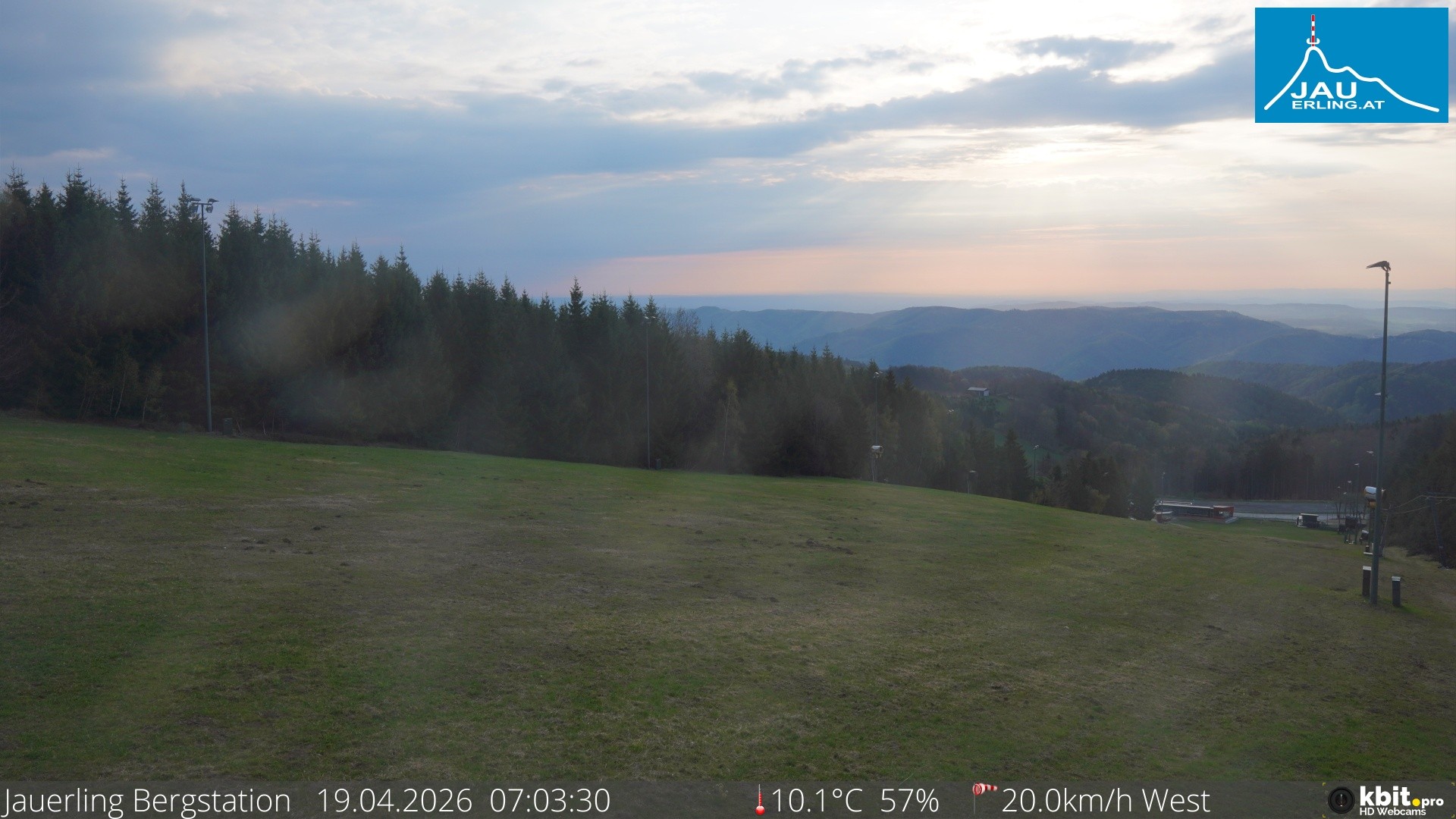 Archived image Webcam Panoramic view - mountain station Jauerling