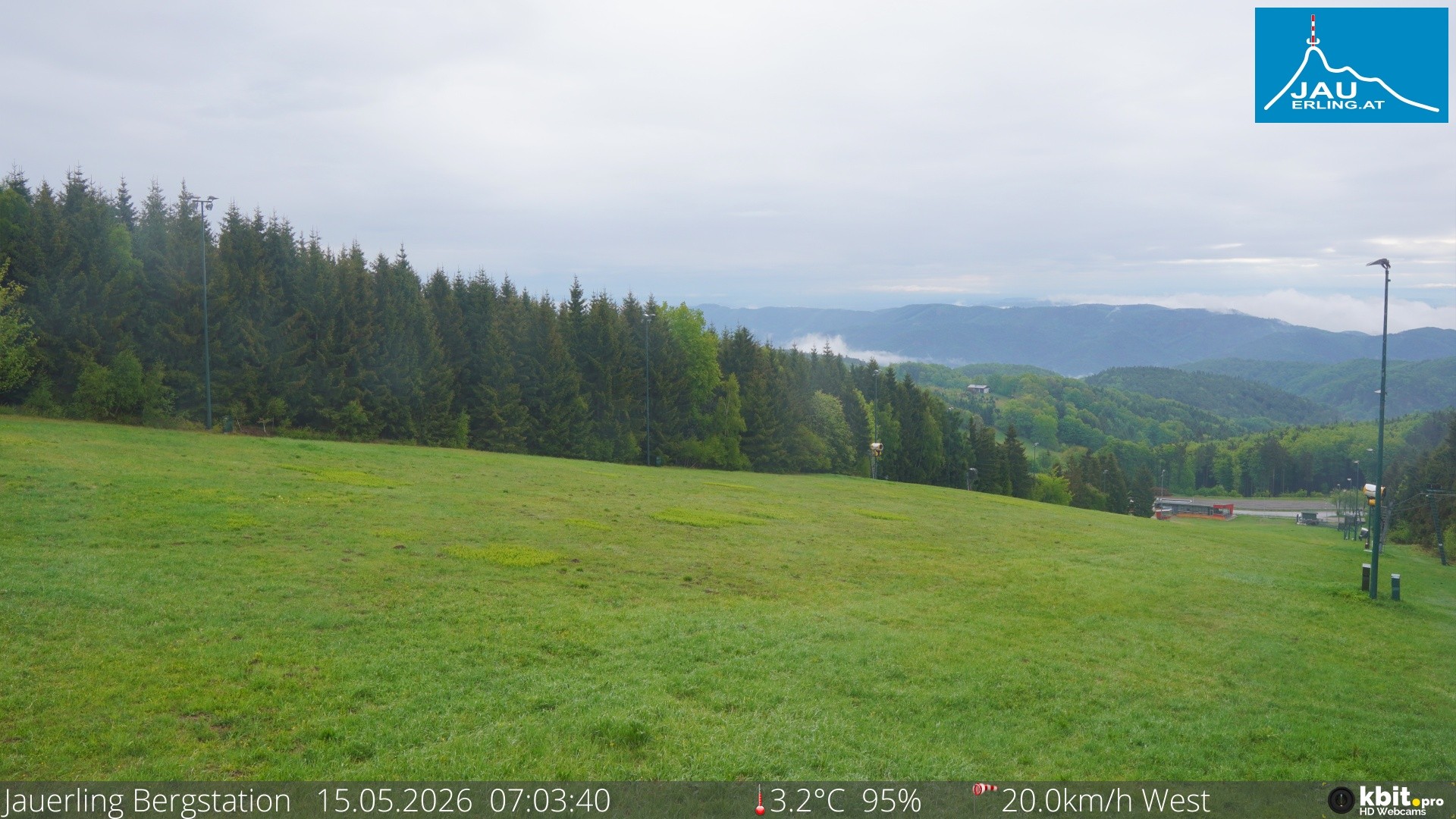 Archived image Webcam Panoramic view - mountain station Jauerling