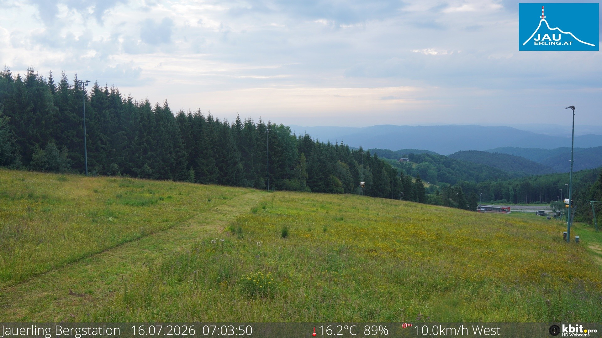 Archived image Webcam Panoramic view - mountain station Jauerling