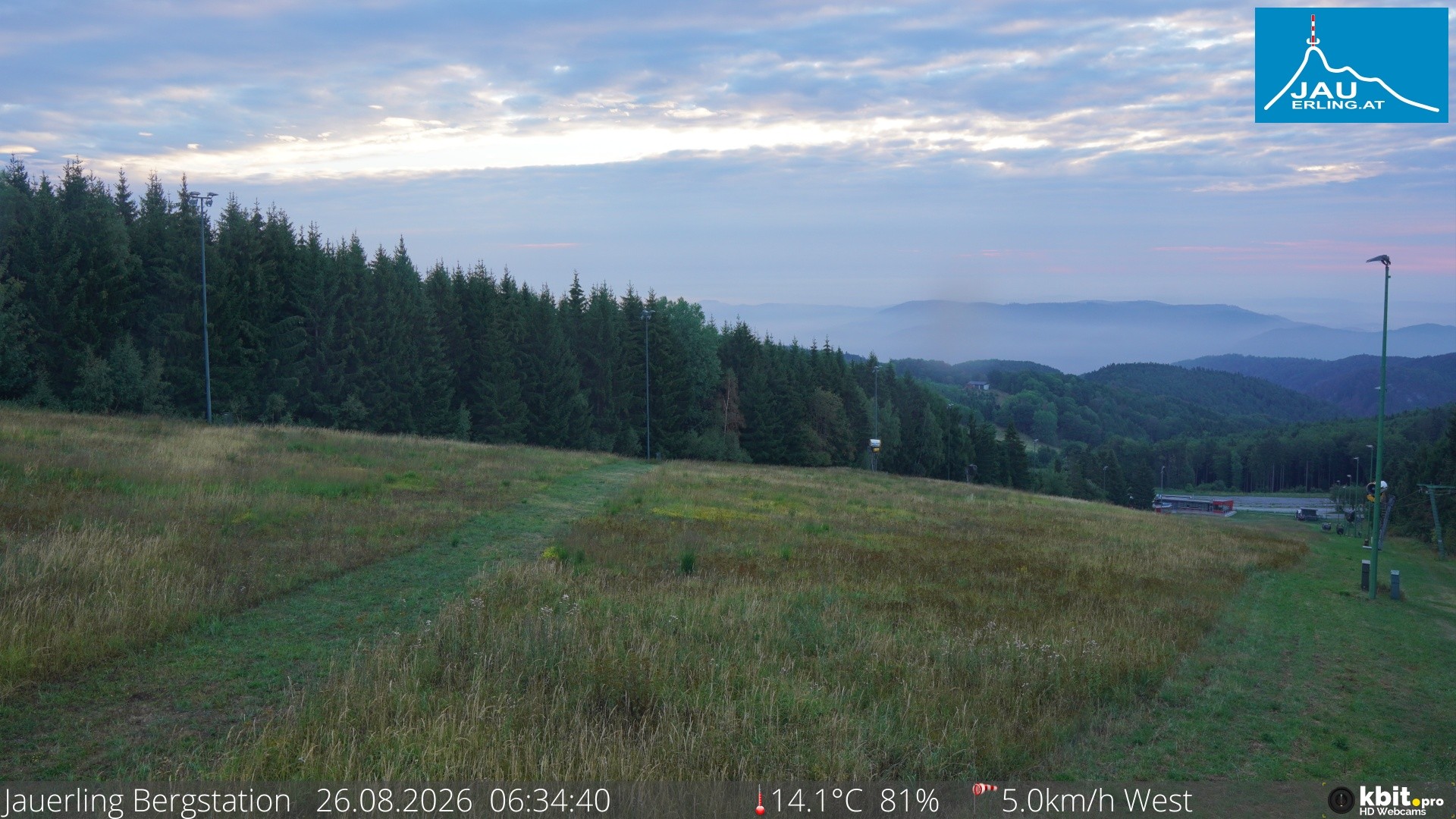 Archived image Webcam Panoramic view - mountain station Jauerling
