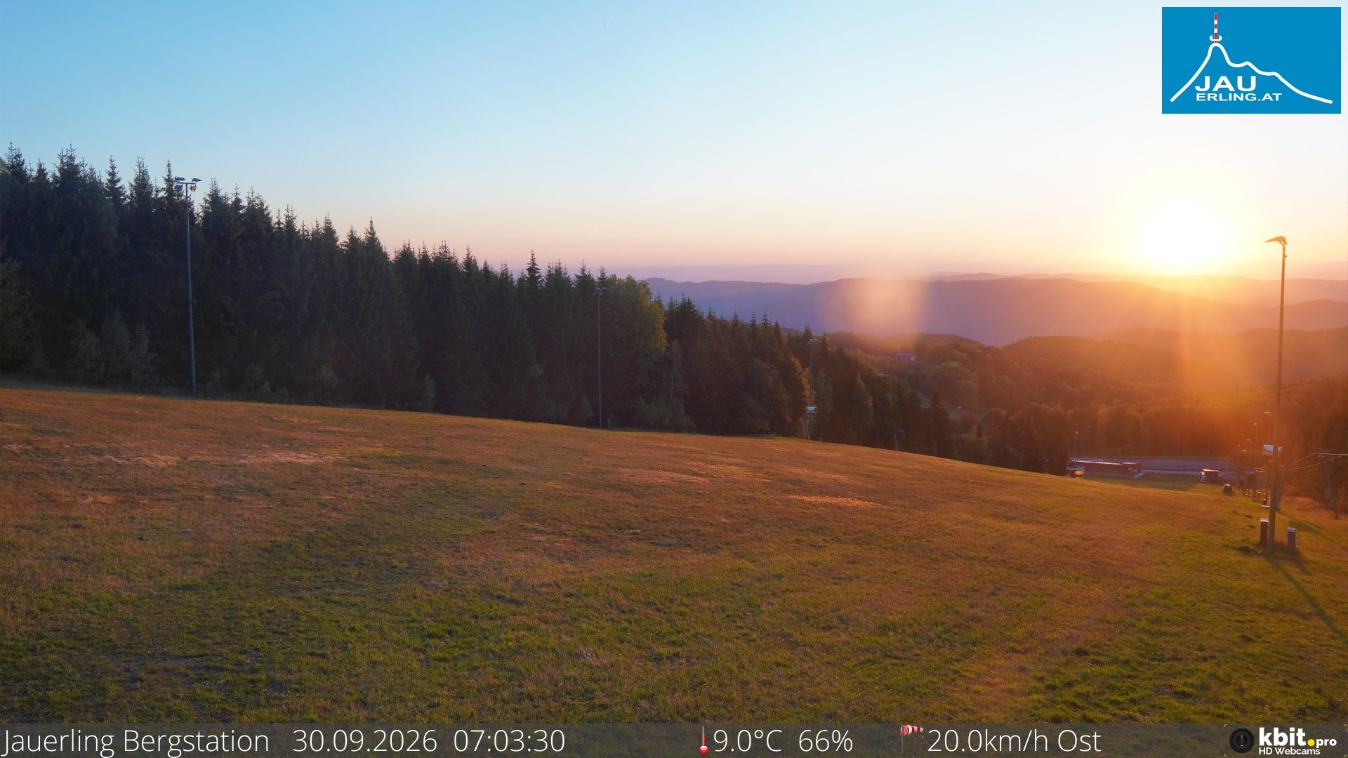 Archived image Webcam Panoramic view - mountain station Jauerling