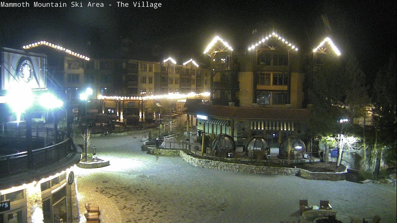 Archived image Webcam Village Plaza / Mammoth Mountain