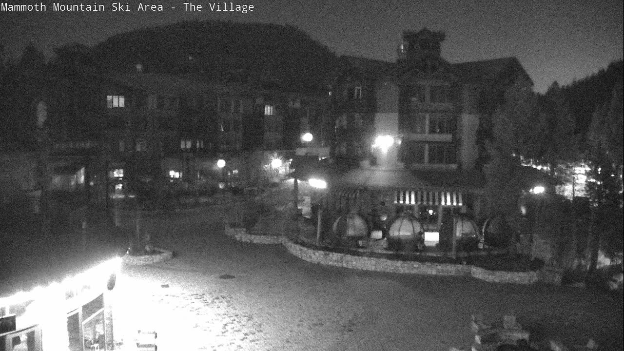 Archived image Webcam Village Plaza / Mammoth Mountain