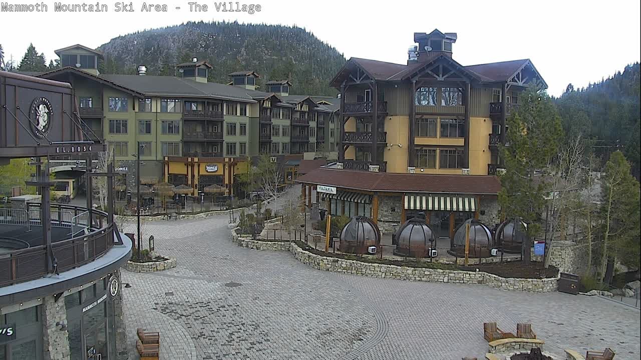 Archiv Foto Webcam Village Plaza / Mammoth Mountain