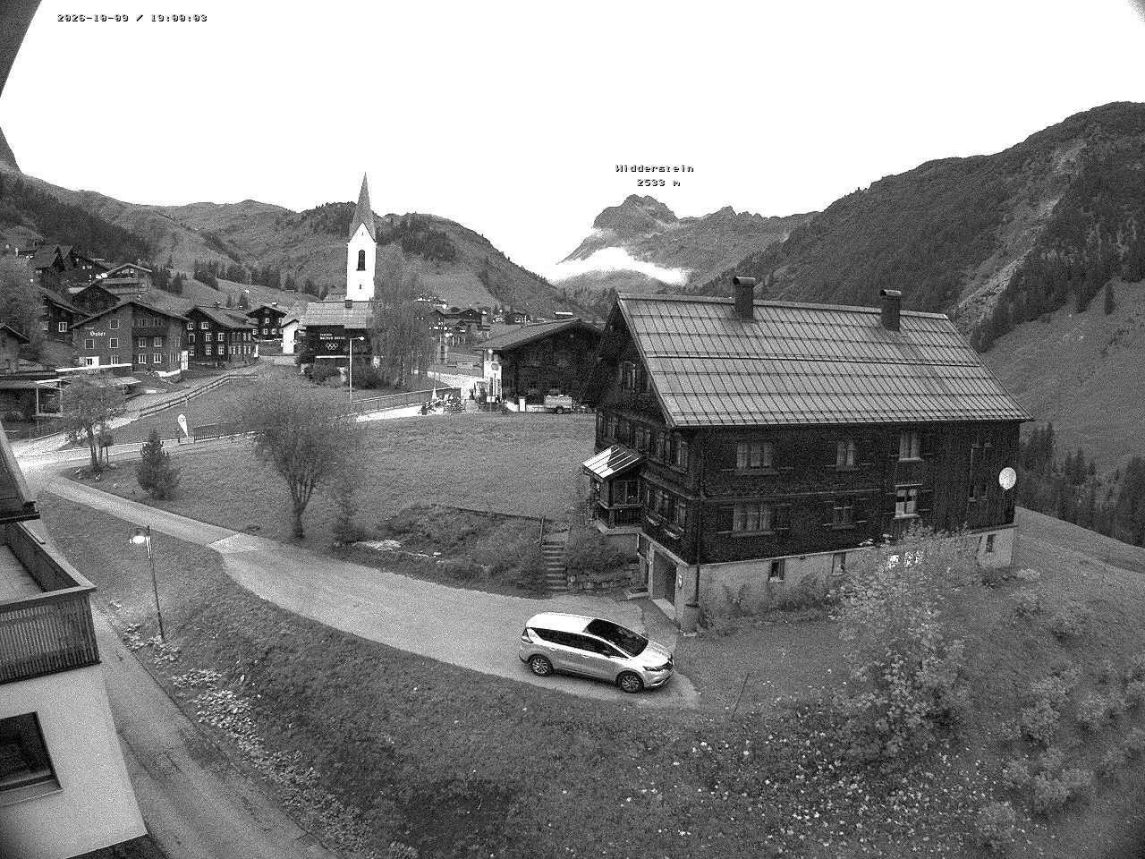 Archived image Webcam Village center Warth