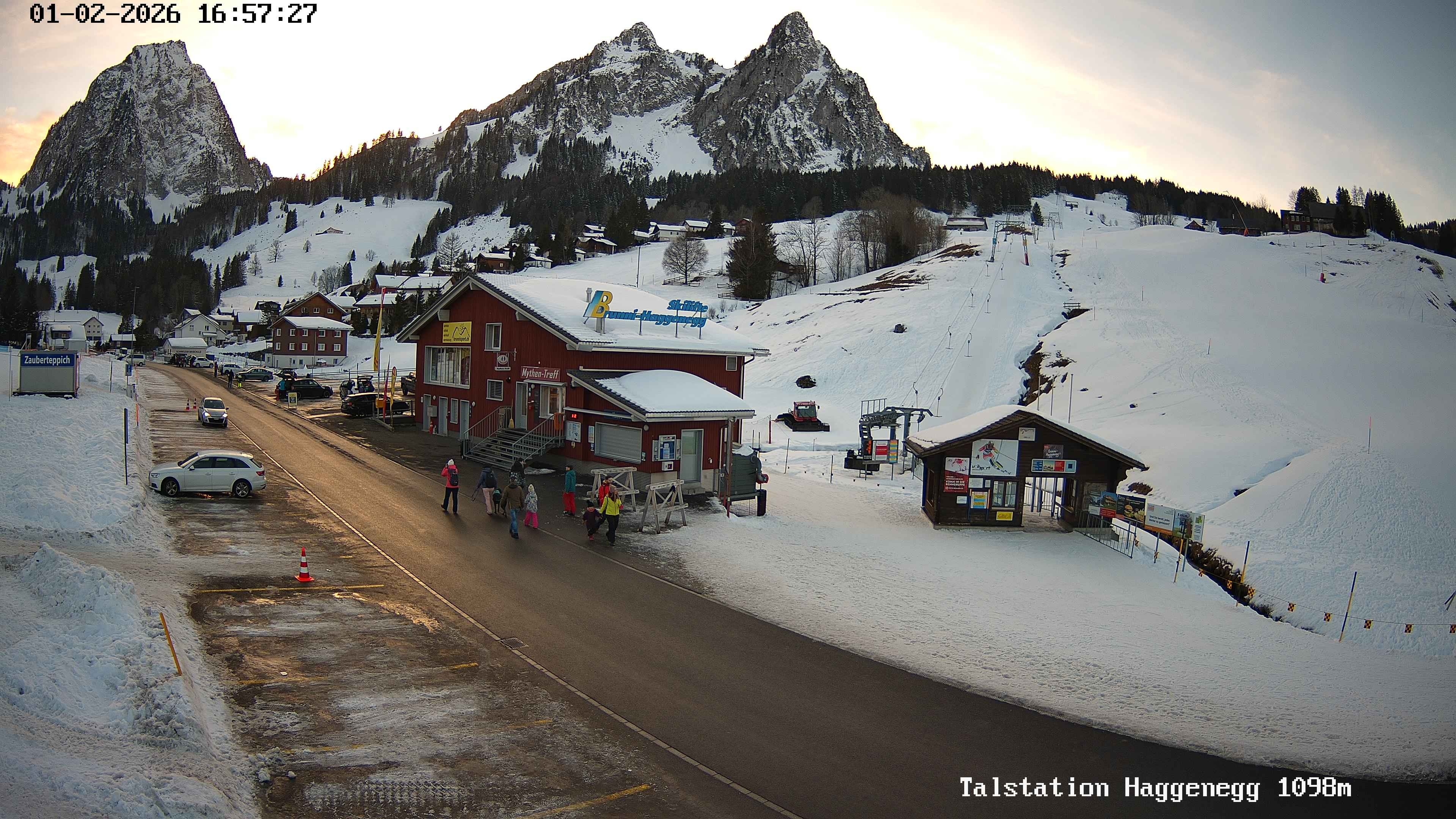 Archived image Webcam base station Brunni-Haggenegg mountain railways
