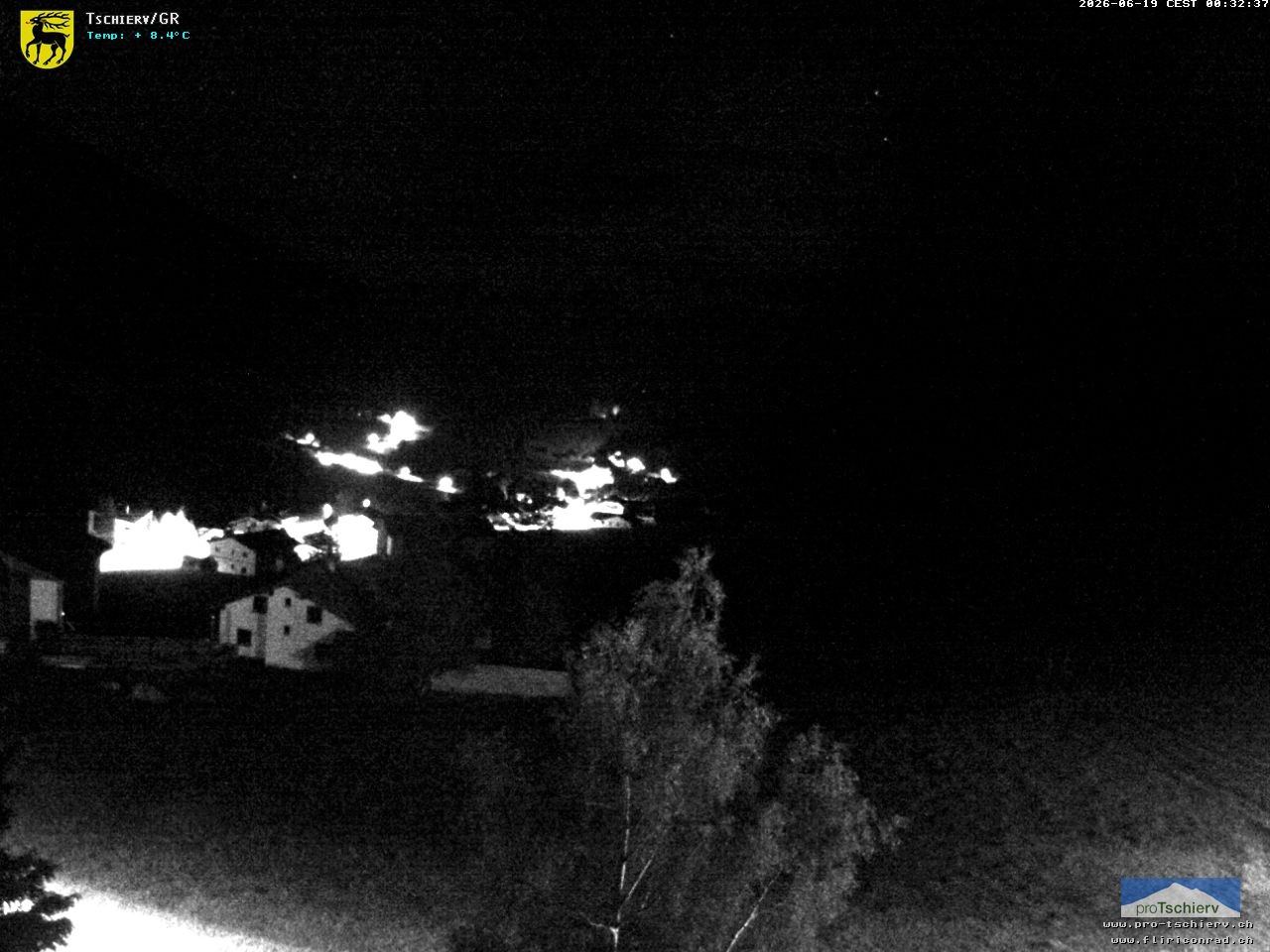 Archiv Foto Webcam Dorf Tschierv