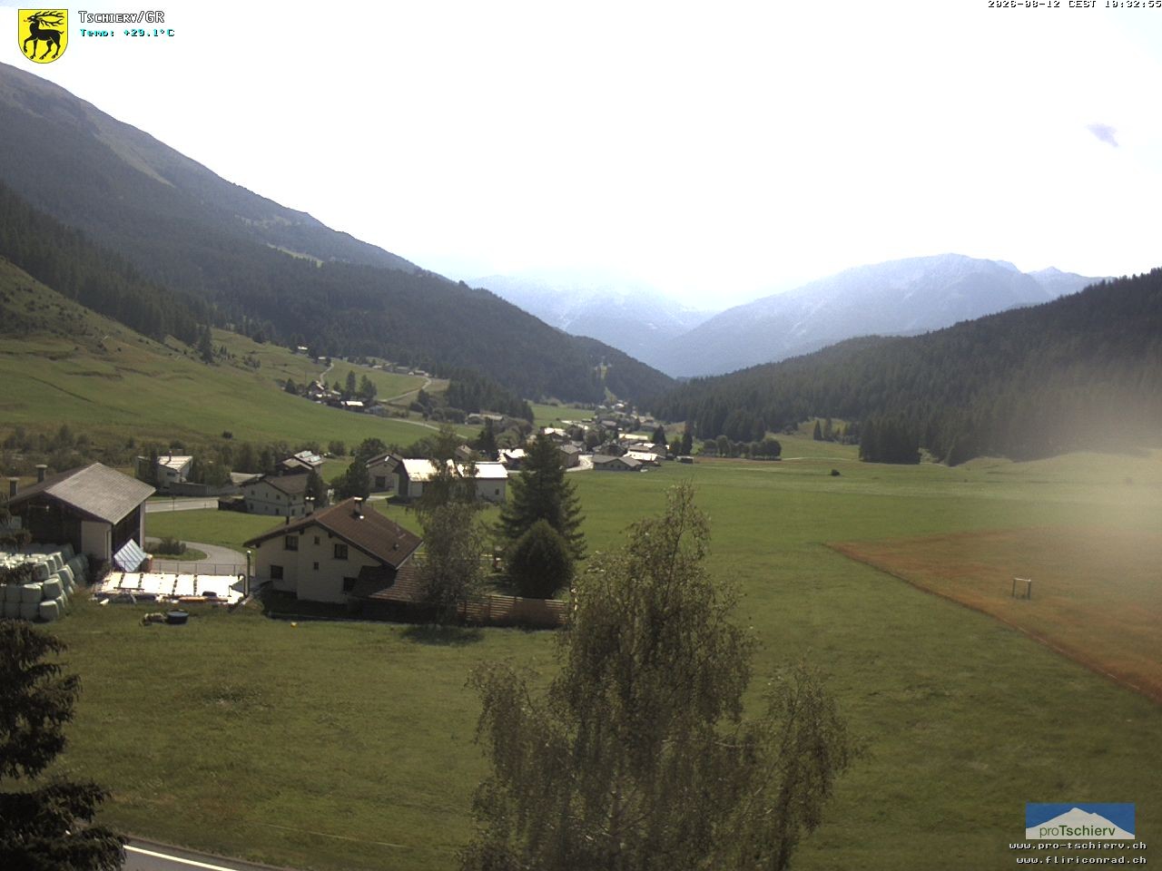 Archiv Foto Webcam Dorf Tschierv