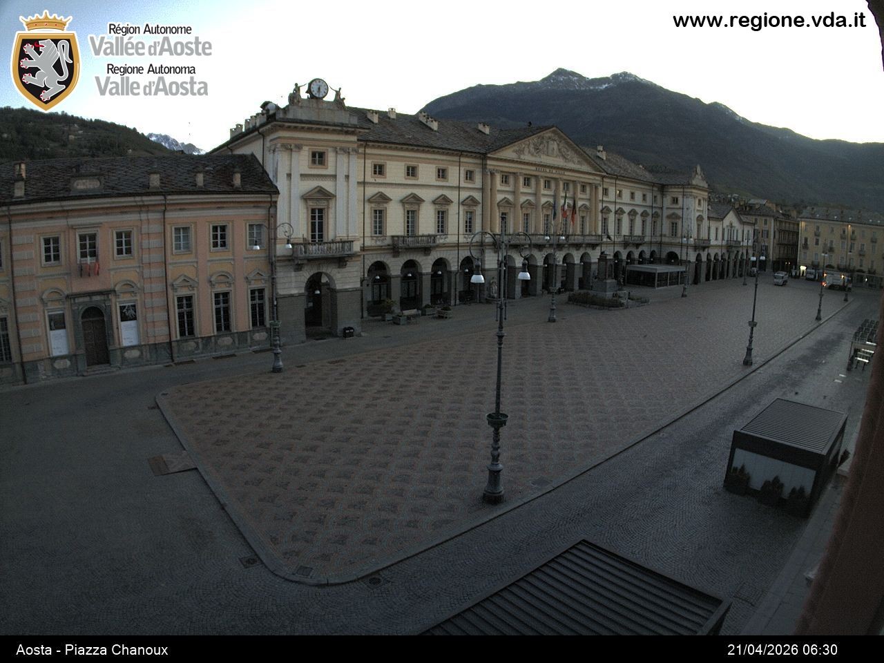 Archiv Foto Webcam Piazza Emile Chanoux, Aosta