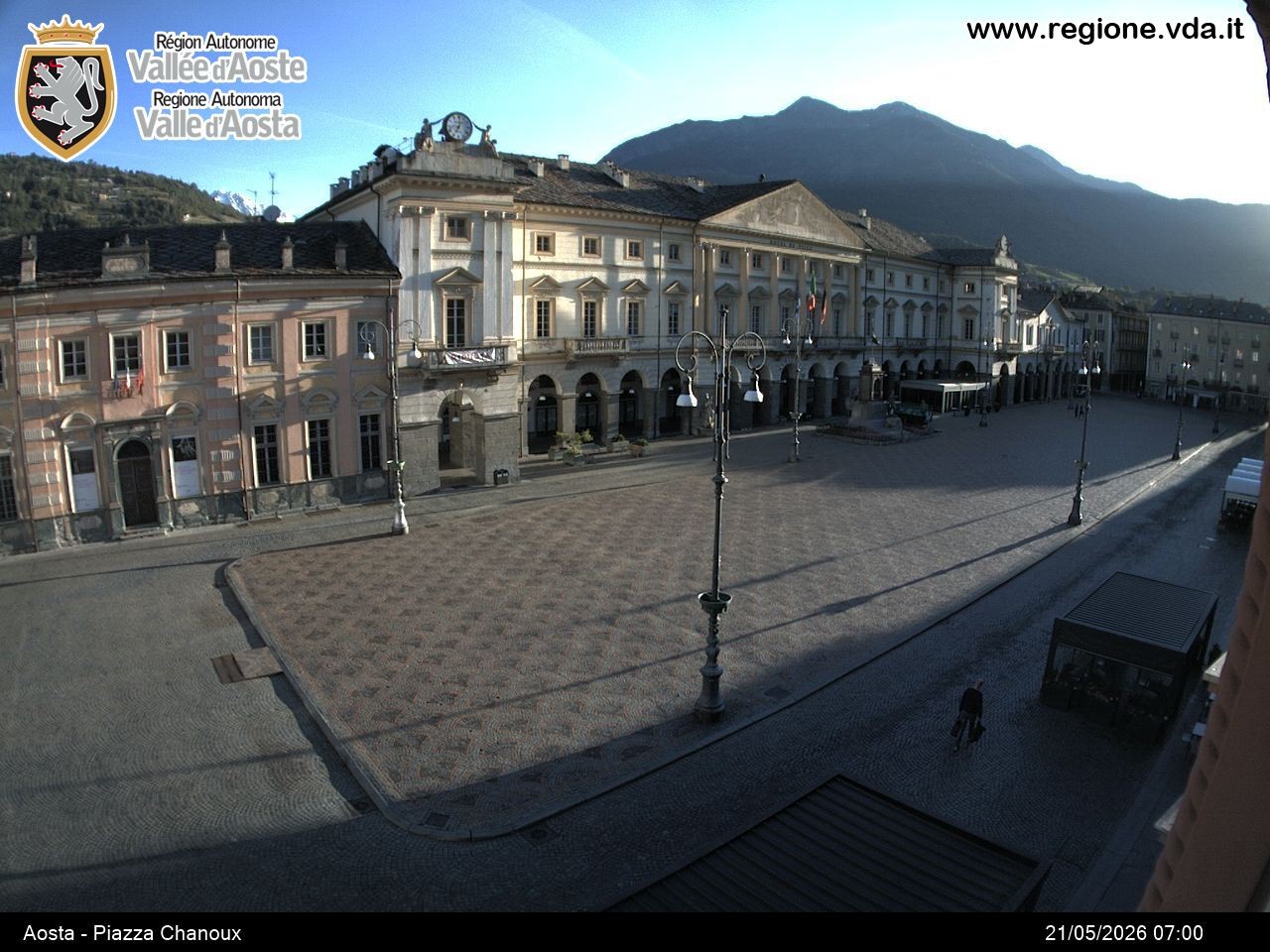 Archiv Foto Webcam Piazza Emile Chanoux, Aosta