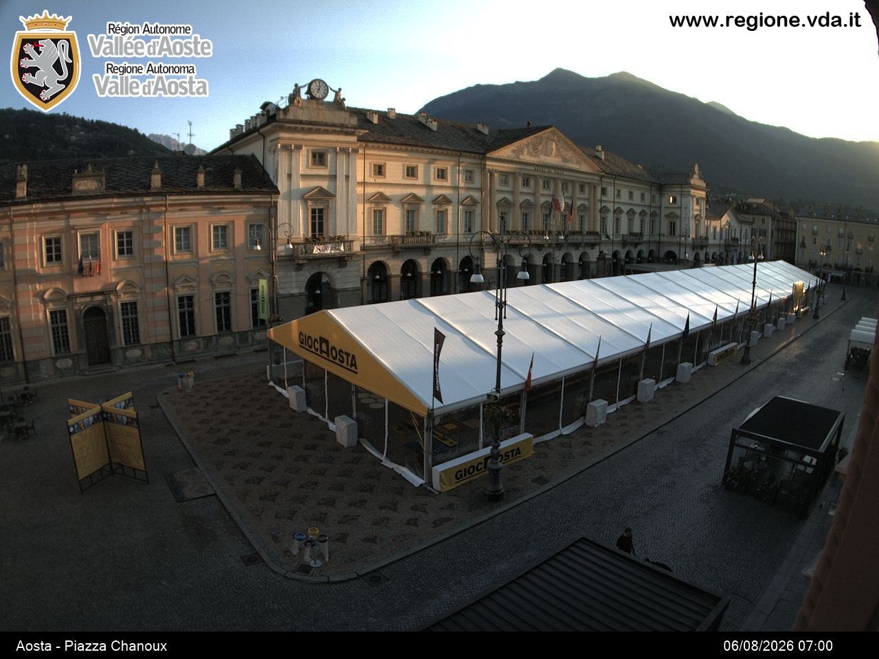 Archived image Webcam Aosta, Piazza Emile Chanoux