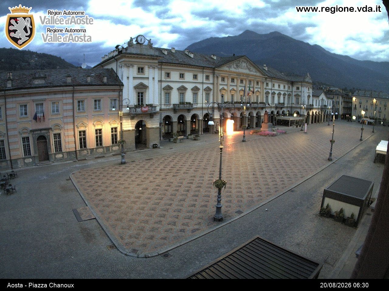 Archiv Foto Webcam Piazza Emile Chanoux, Aosta