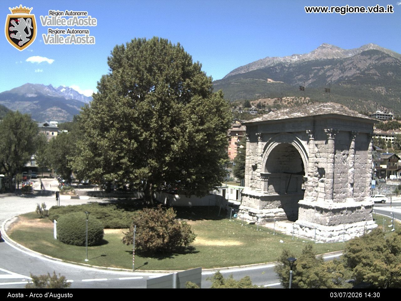 Archived image Webcam Aosta, Piazza Arco d'Augusto