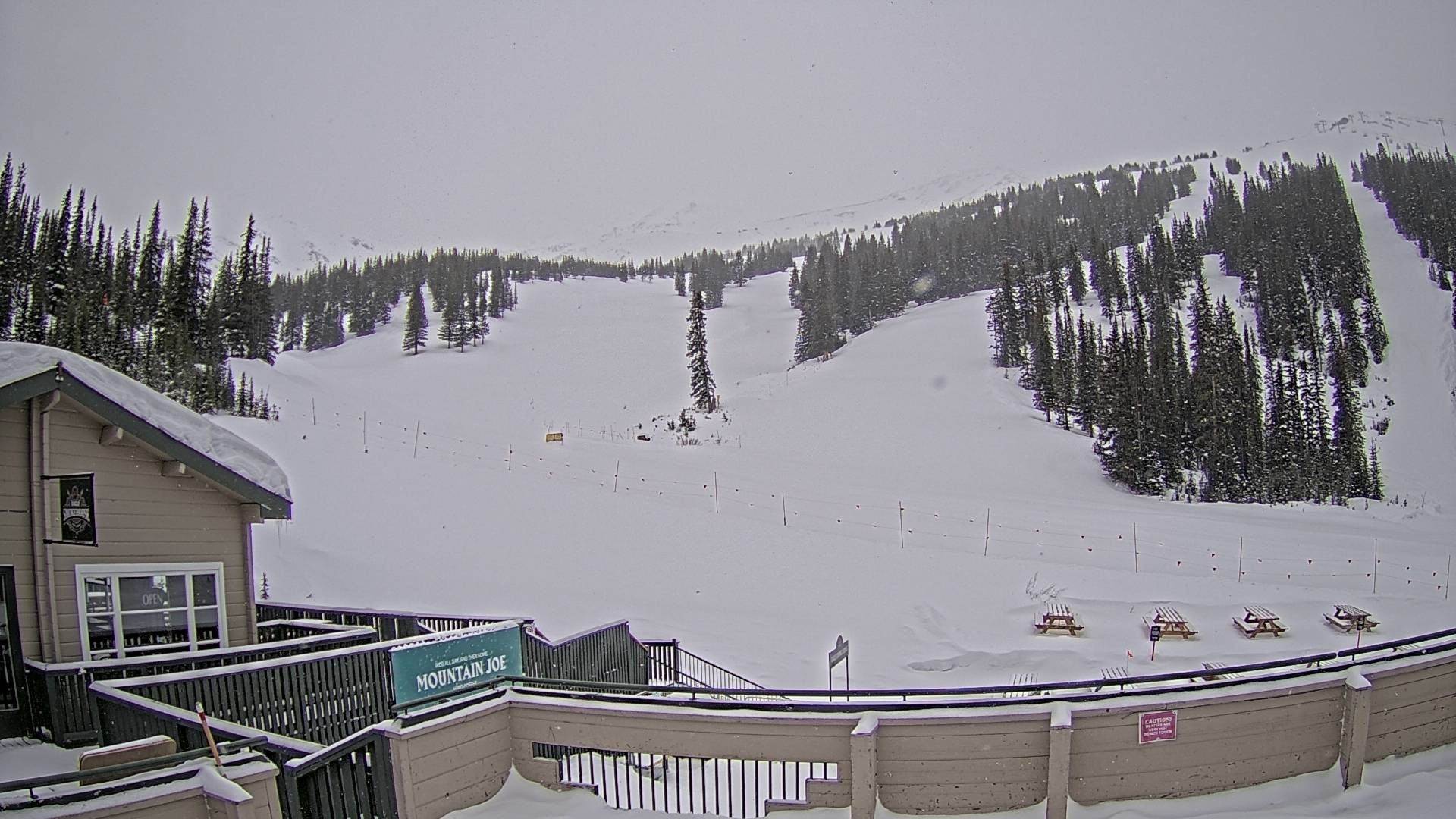 Archived image Webcam Alberta, Marmot Basin Mid Mountain