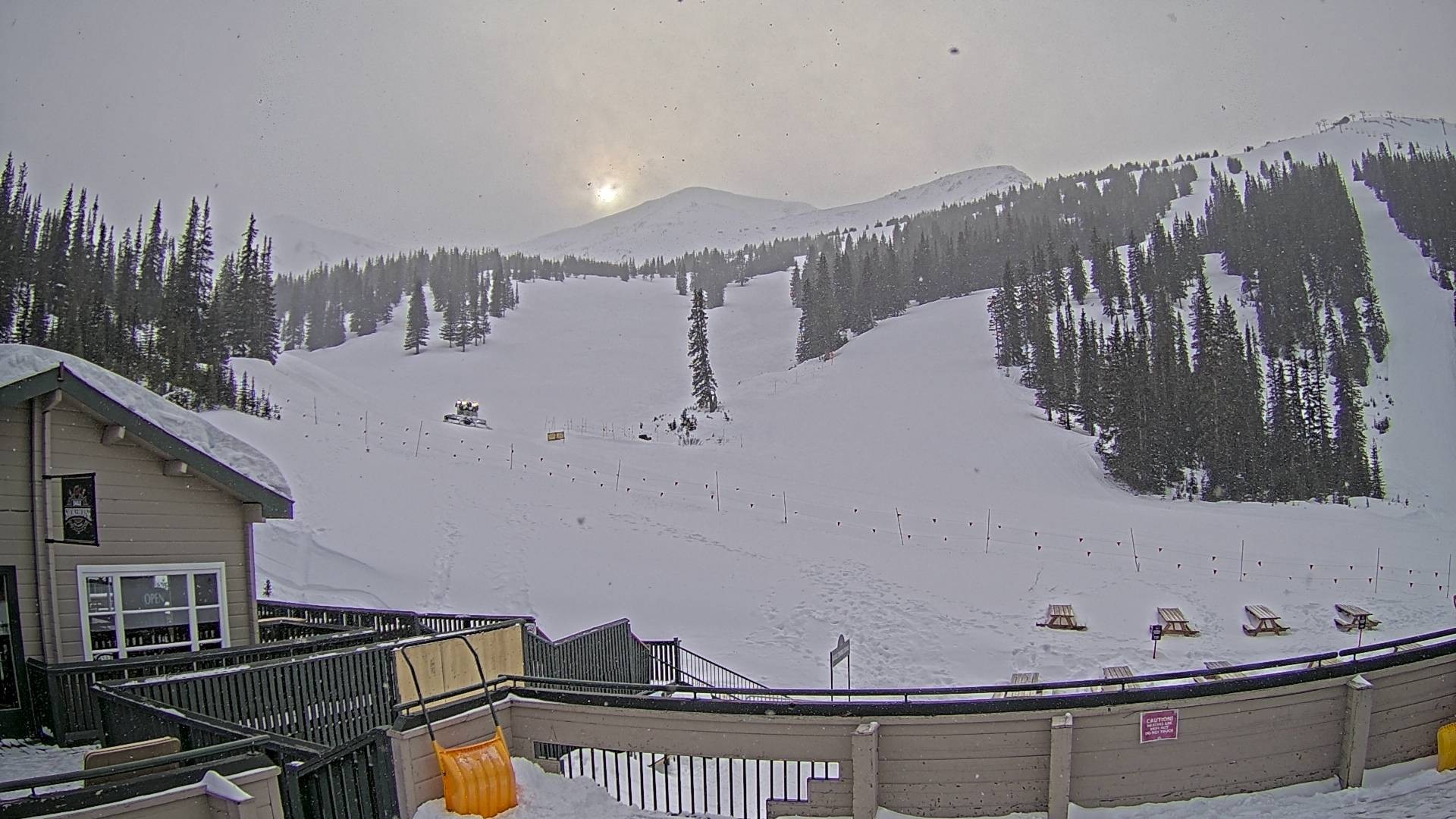 Archived image Webcam Alberta, Marmot Basin Mid Mountain