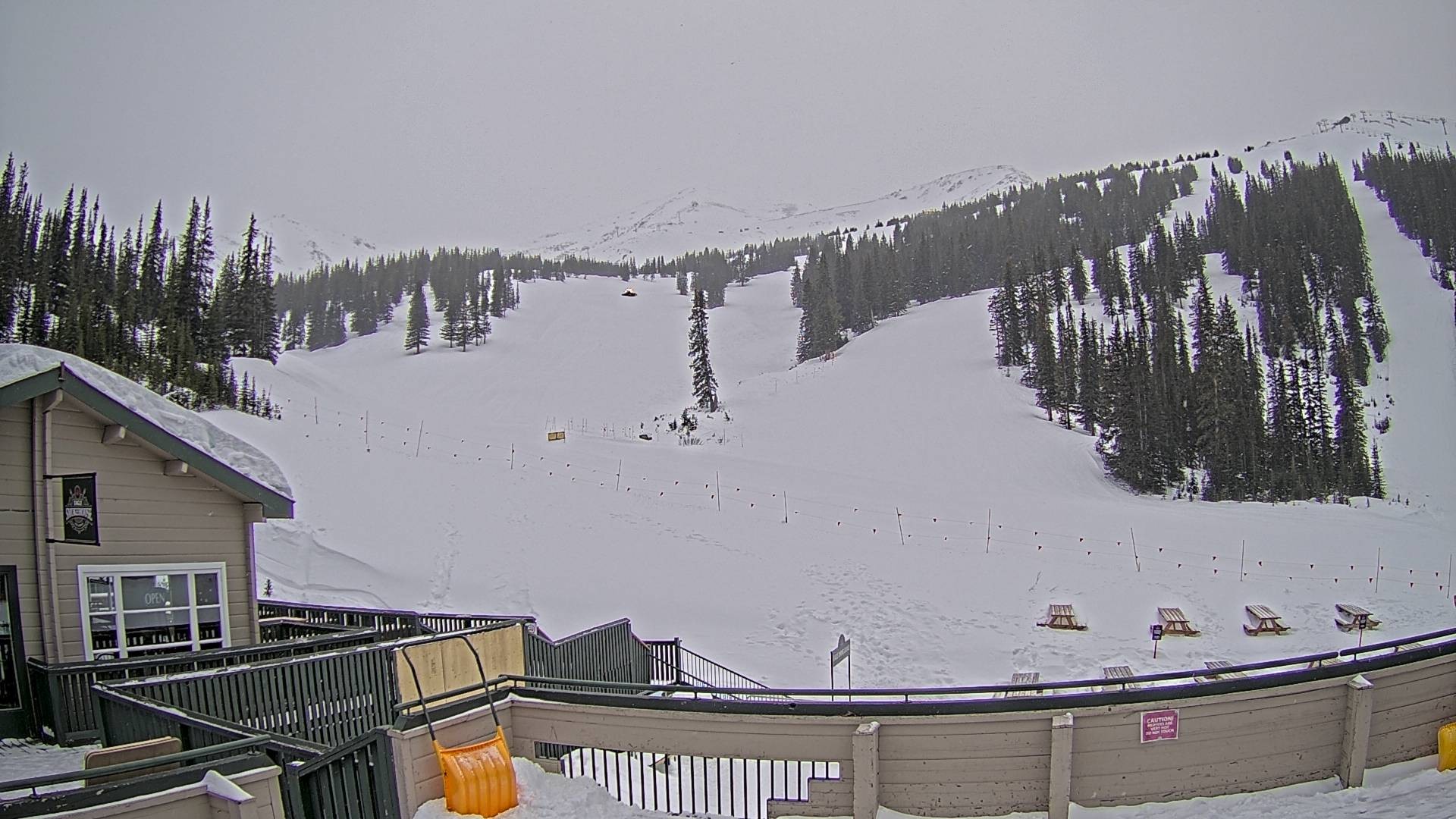 Archived image Webcam Alberta, Marmot Basin Mid Mountain
