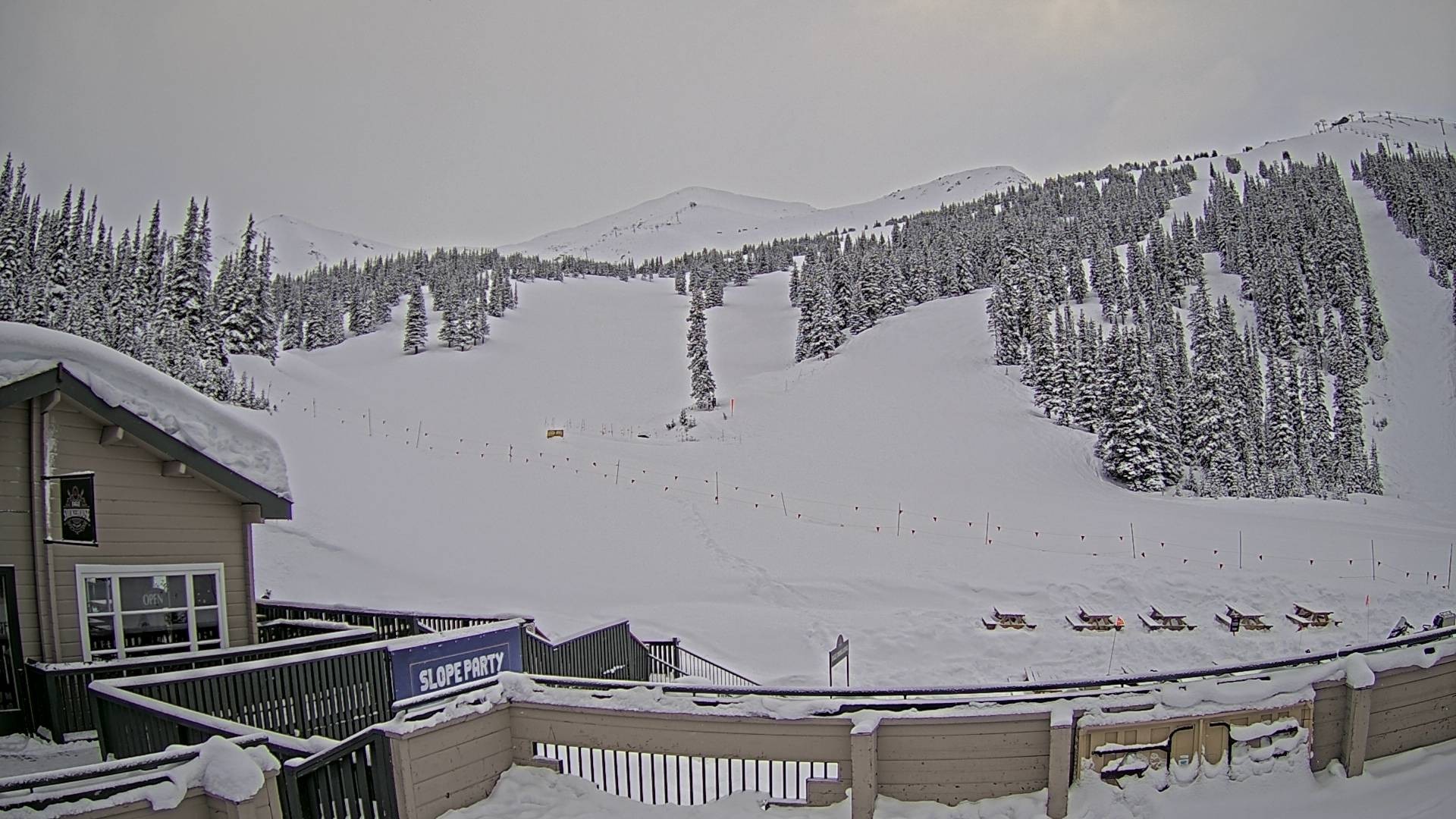 Archived image Webcam Alberta, Marmot Basin Mid Mountain