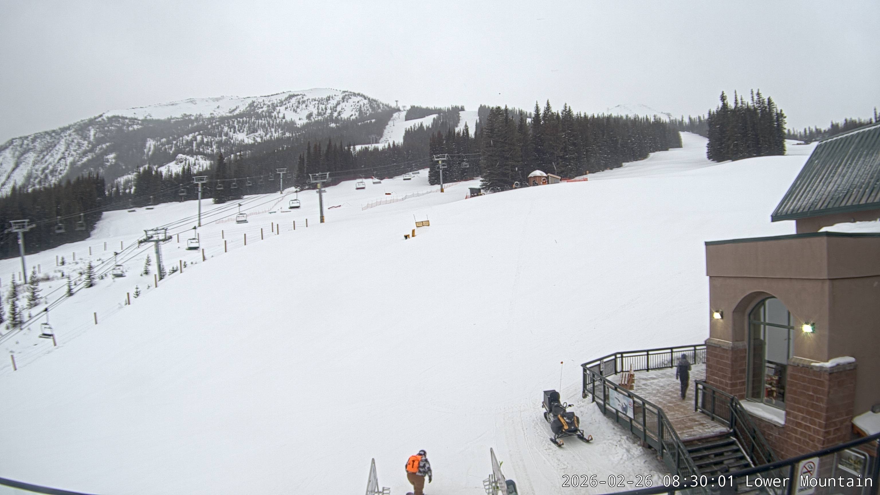 Archived image Webcam base station Marmot Basin, Alberta