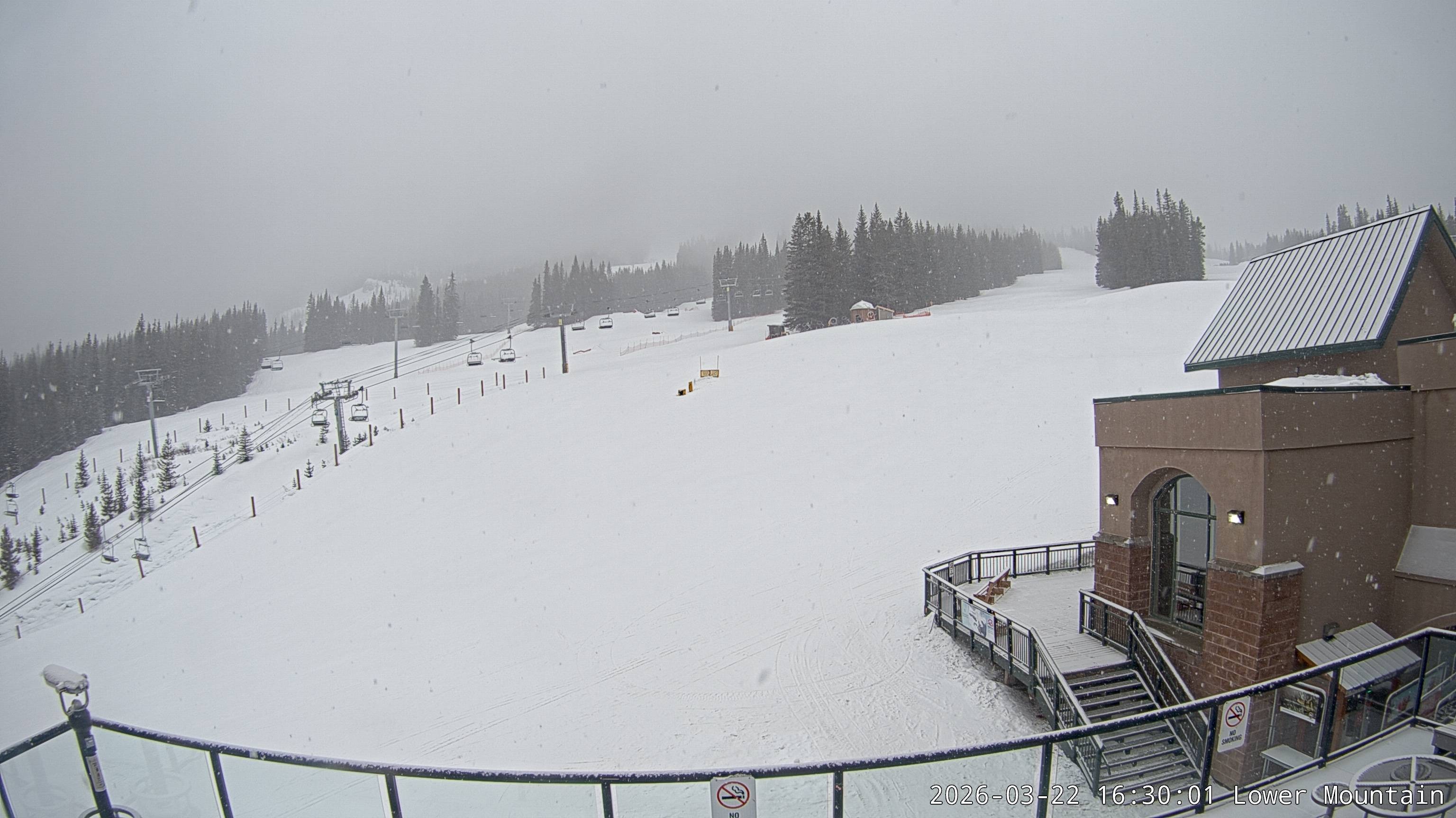 Archived image Webcam base station Marmot Basin, Alberta