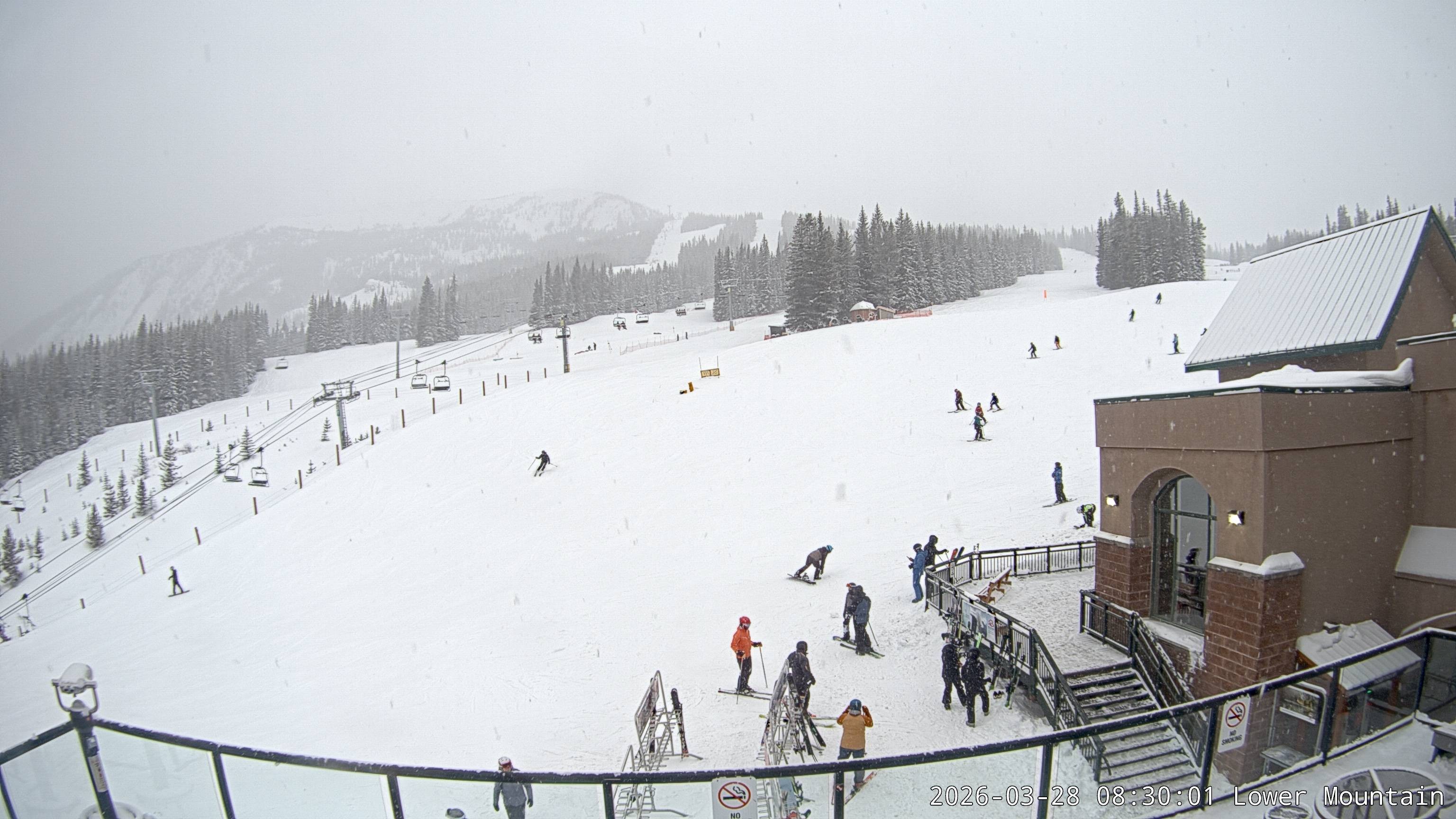 Archived image Webcam base station Marmot Basin, Alberta