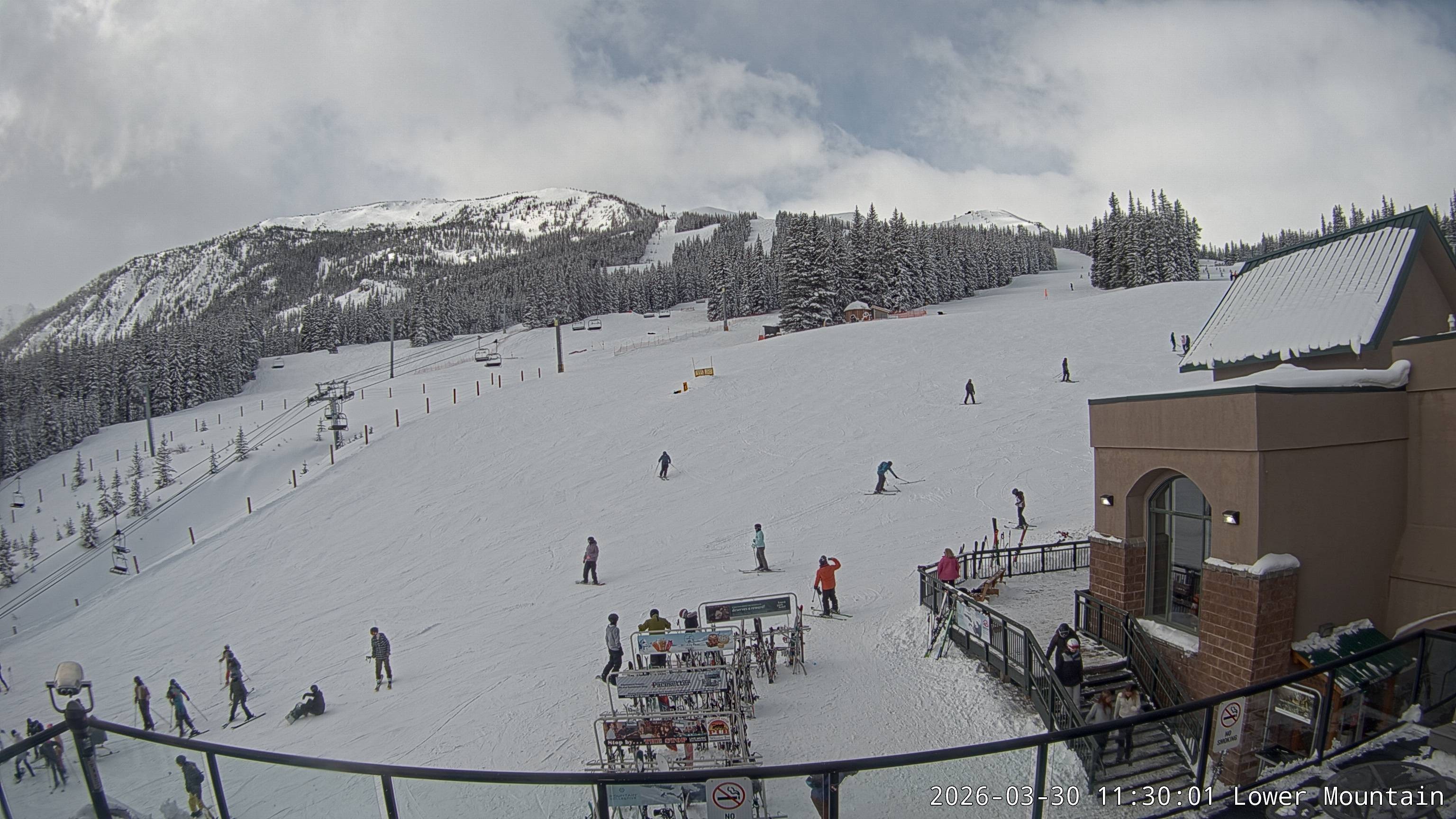 Archived image Webcam base station Marmot Basin, Alberta