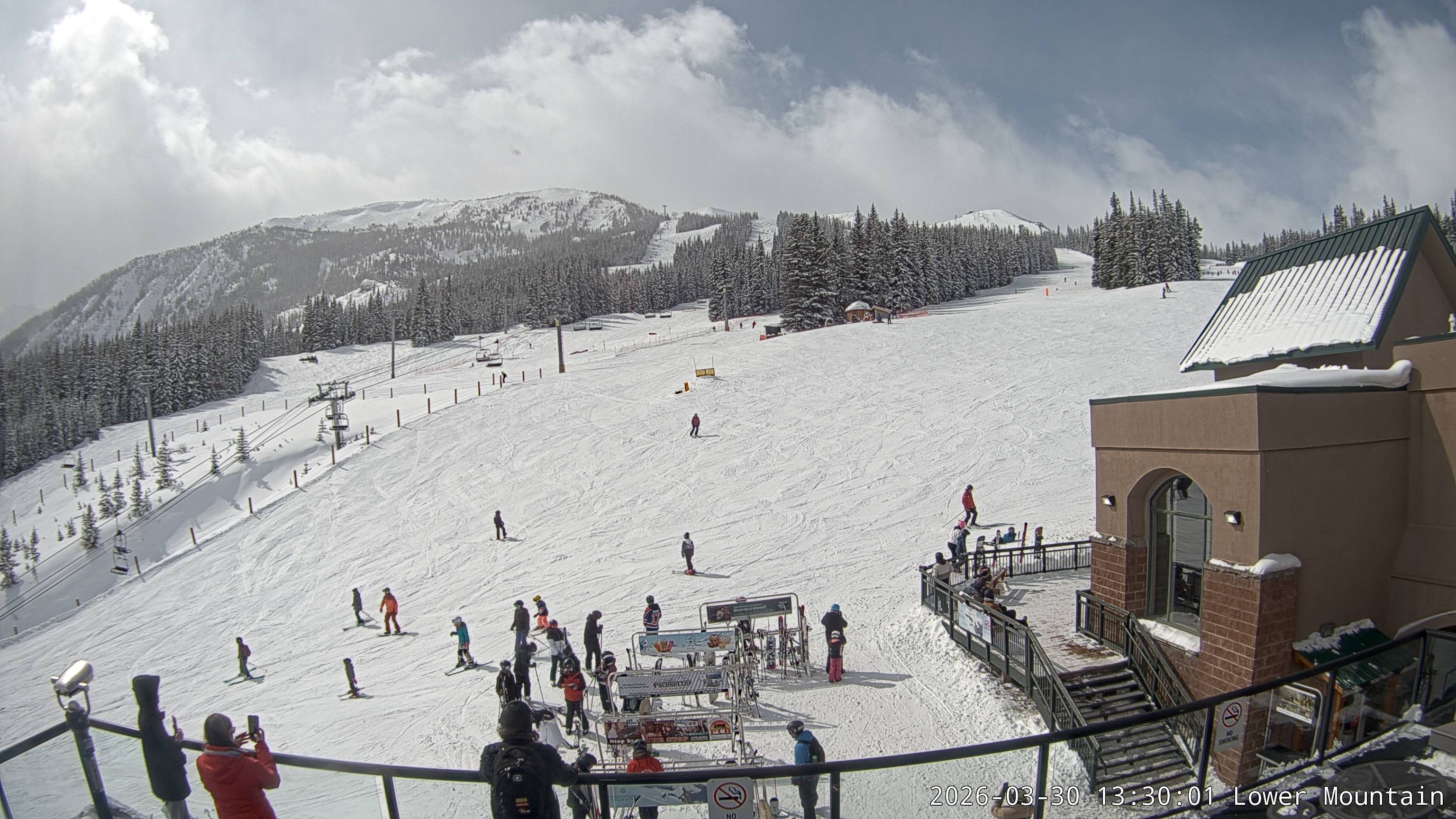 Archived image Webcam base station Marmot Basin, Alberta