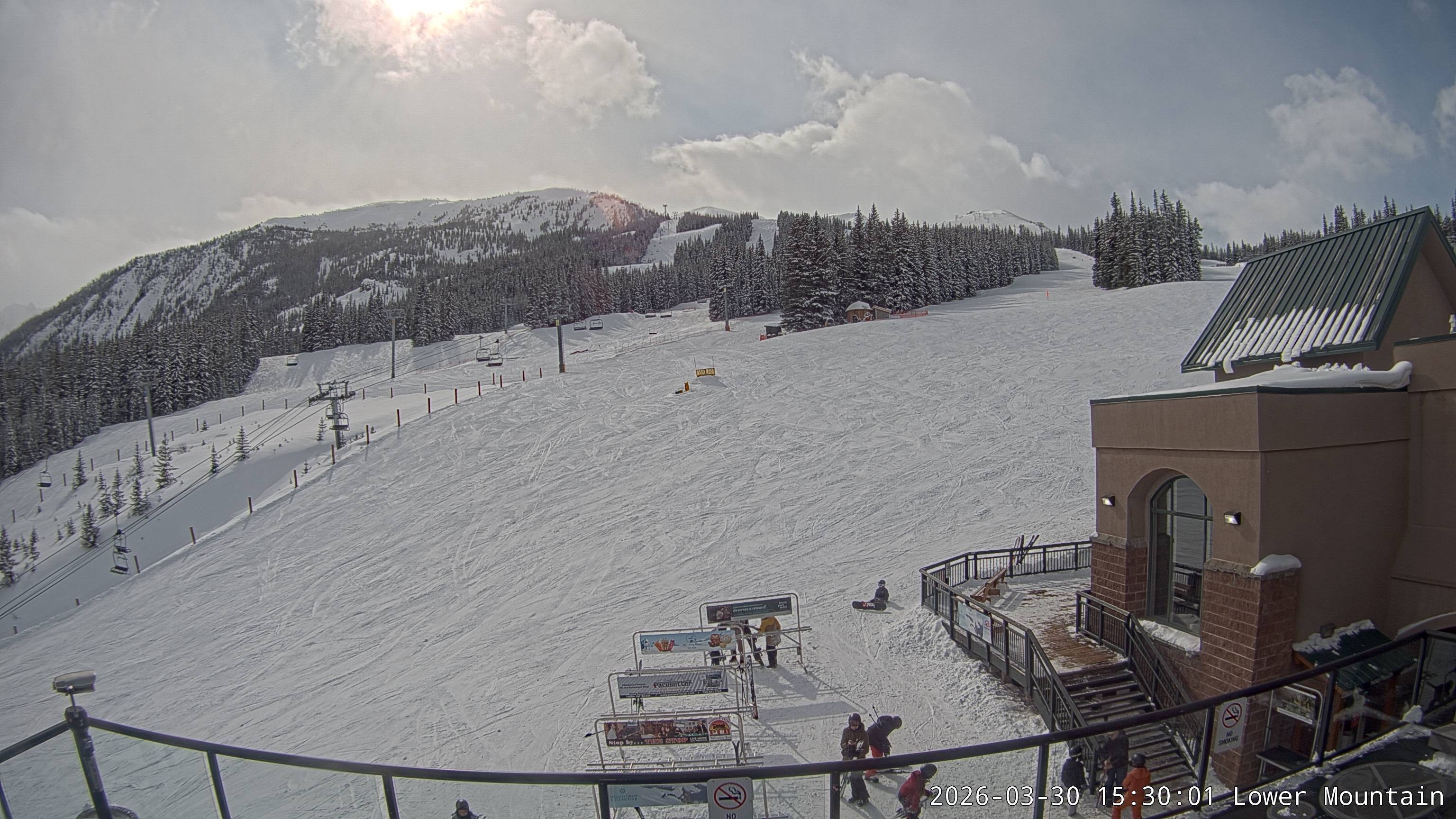 Archived image Webcam base station Marmot Basin, Alberta