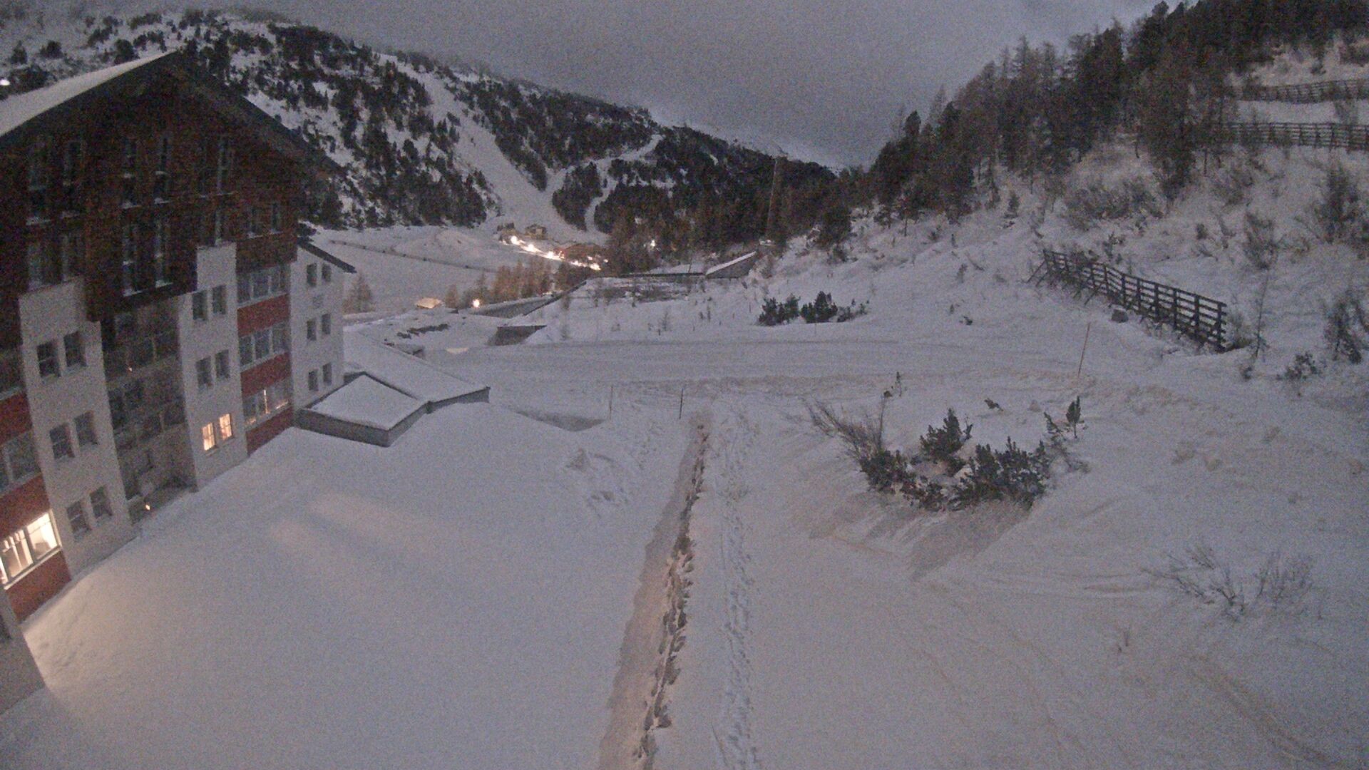 Archived image Webcam Ausblick Hotel Enzian in Obertauern