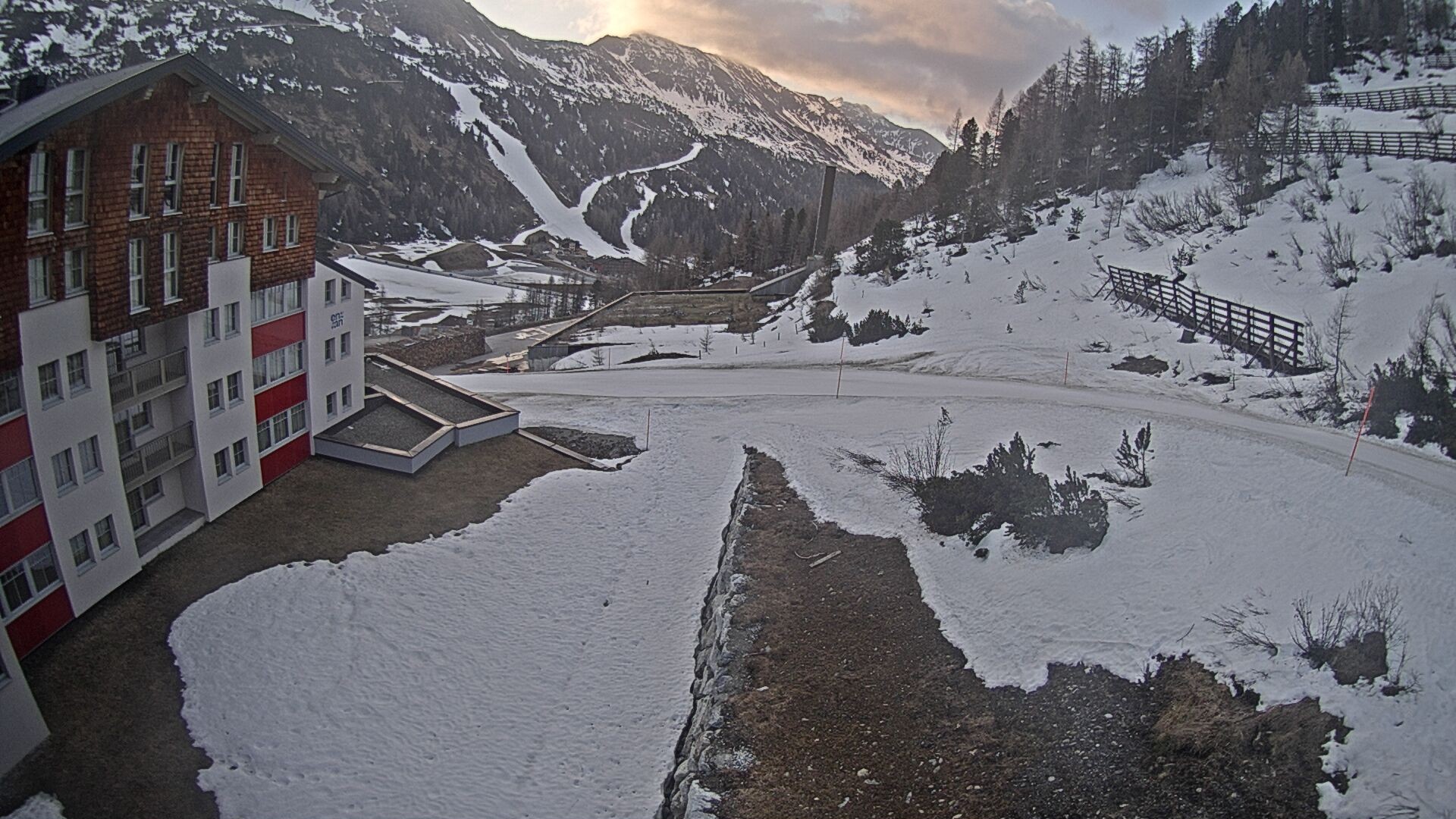 Archived image Webcam Ausblick Hotel Enzian in Obertauern